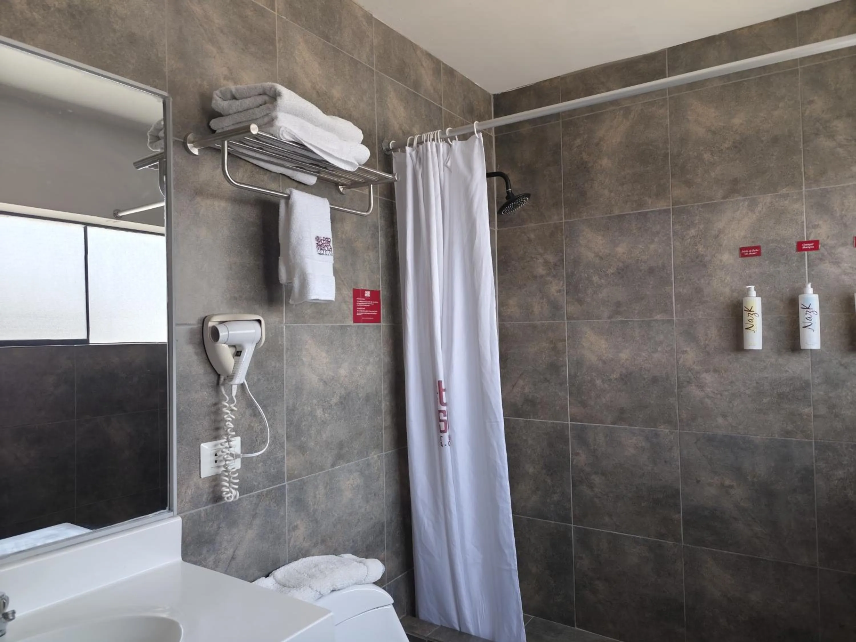 Bathroom in TERRAMISTICA CENTRO BY Casa Consuelo