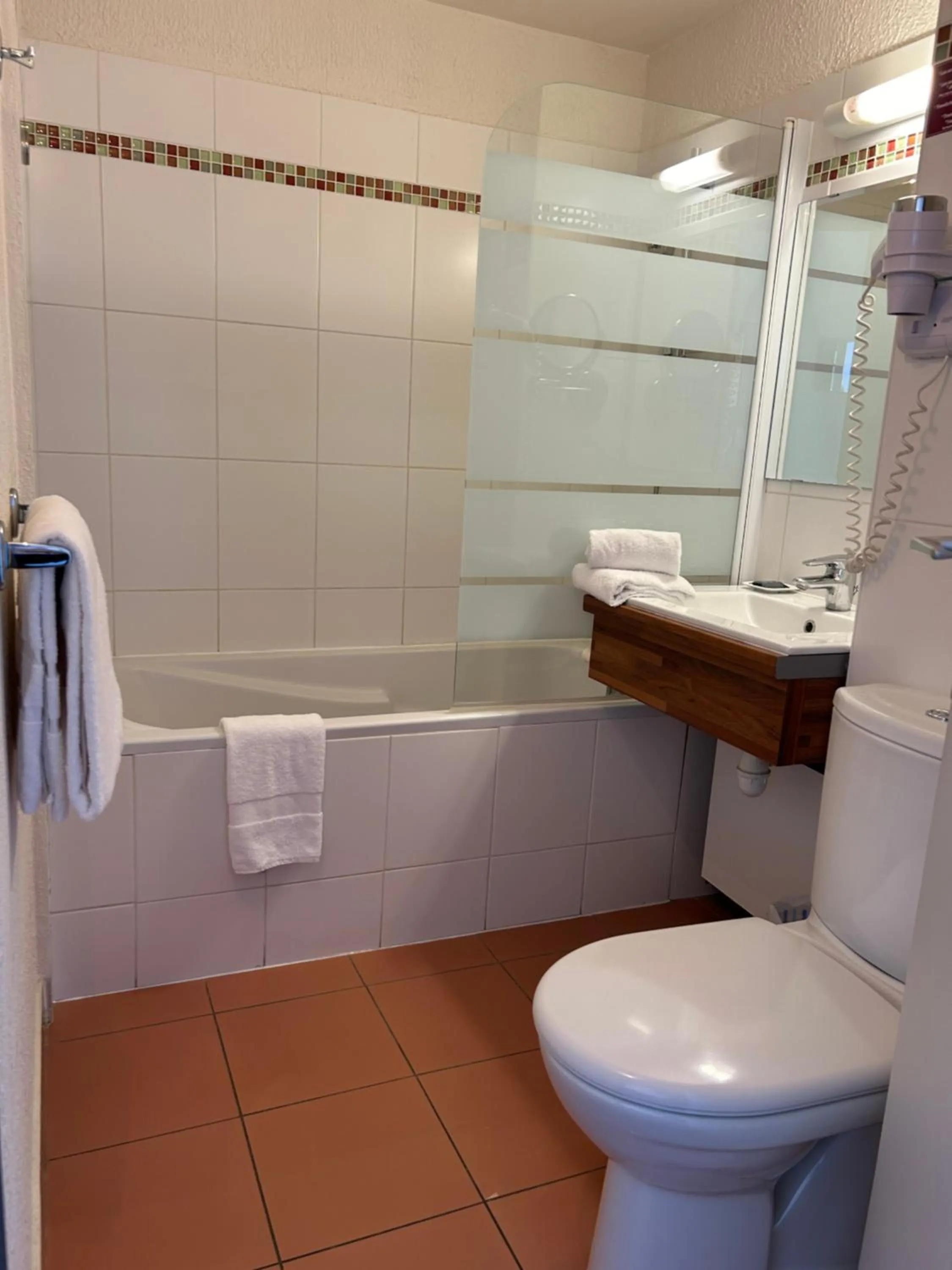 Bathroom in Brit Hotel Opal Centre Port