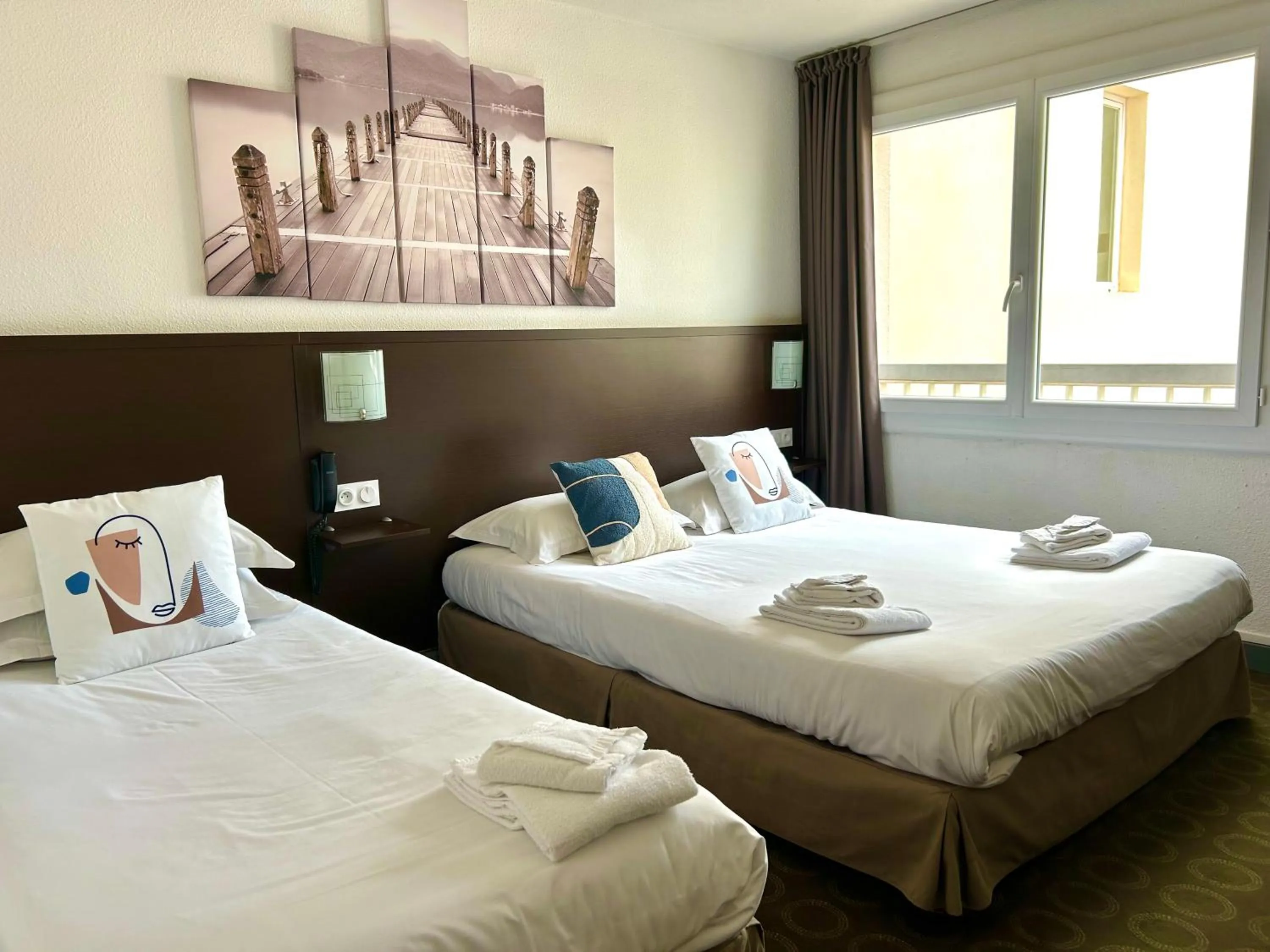 Bedroom, Bed in Brit Hotel Opal Centre Port