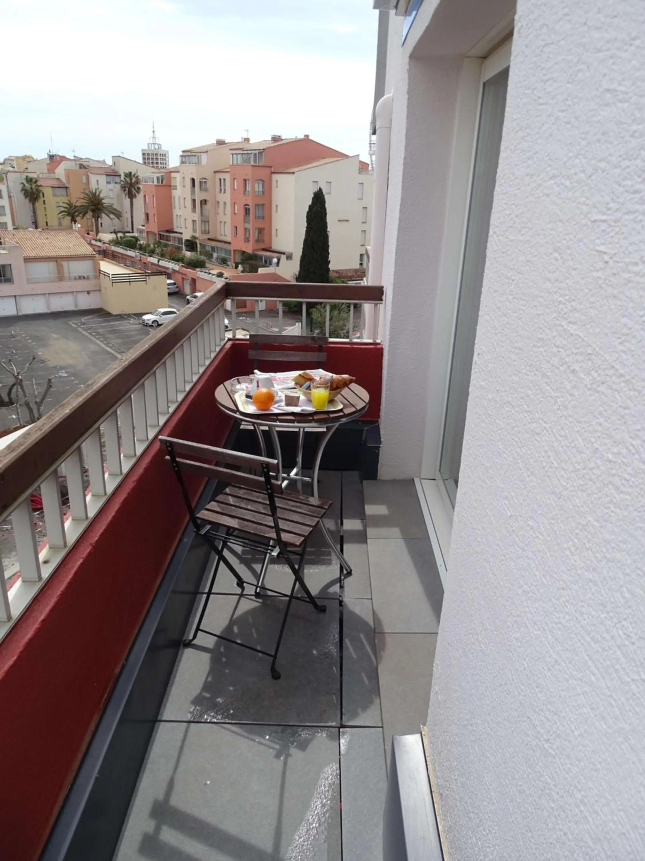 Property building in Brit Hotel Opal Centre Port