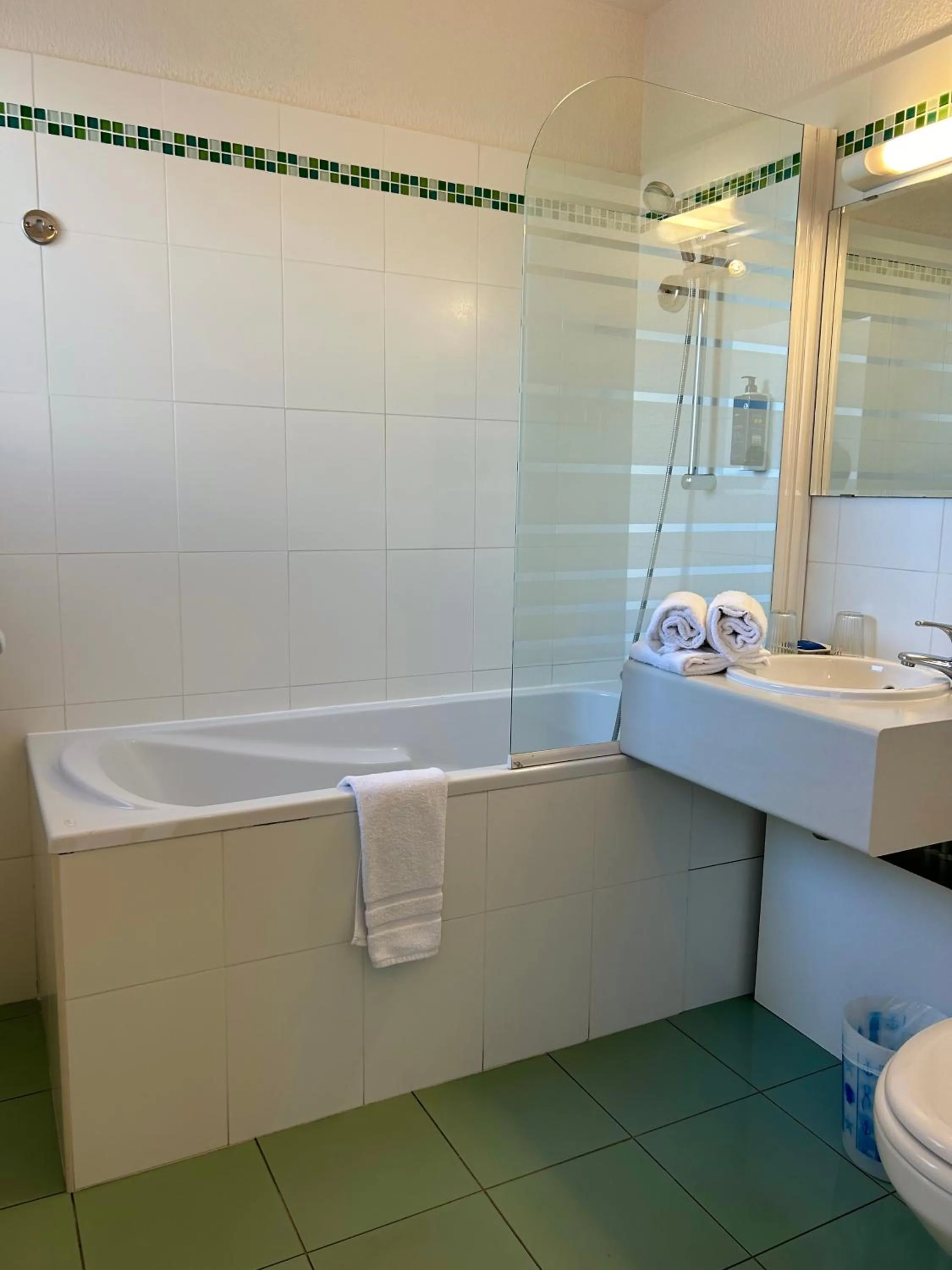 Bathroom in Brit Hotel Opal Centre Port