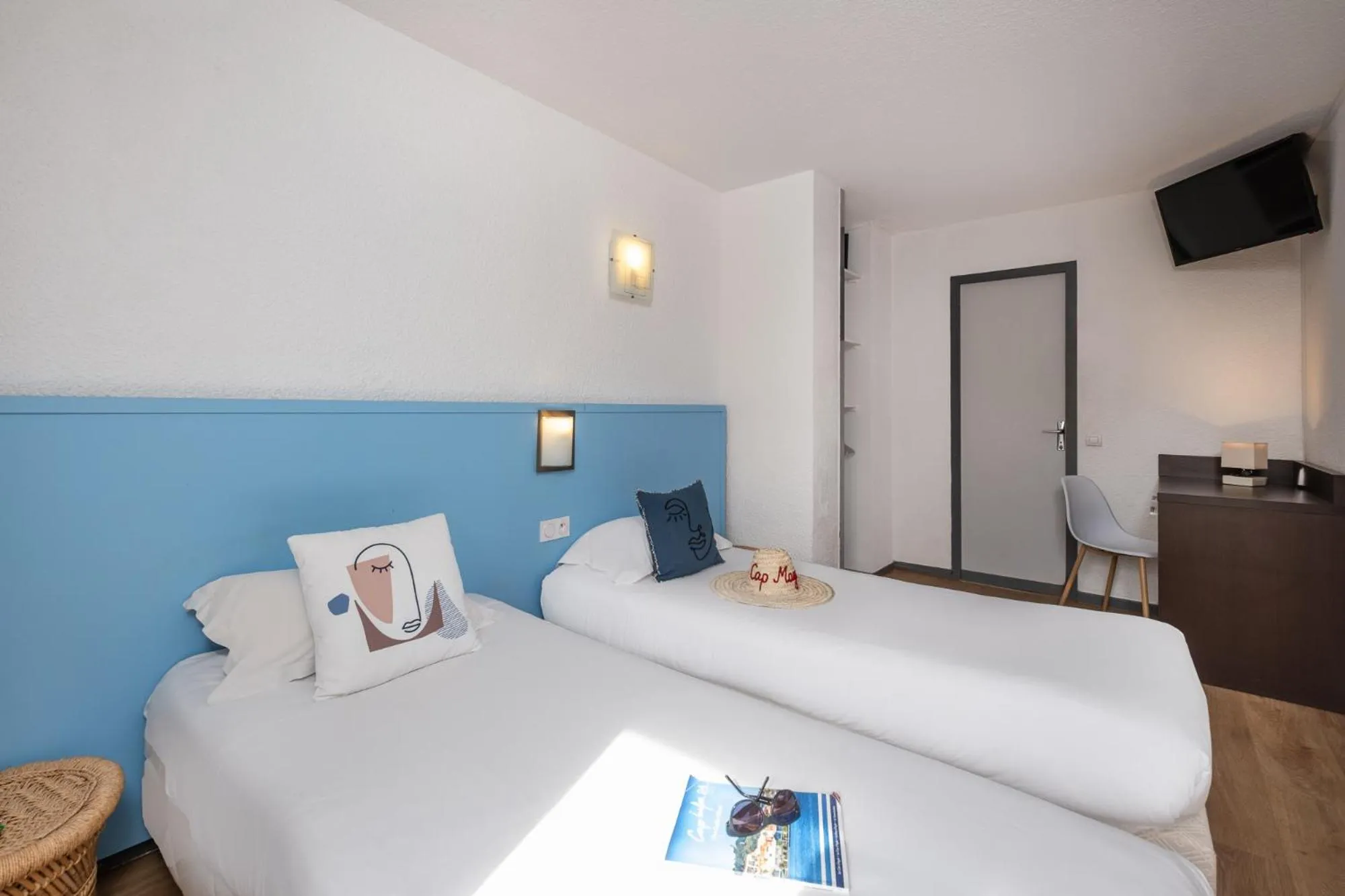 Photo of the whole room, Bed in Brit Hotel Opal Centre Port