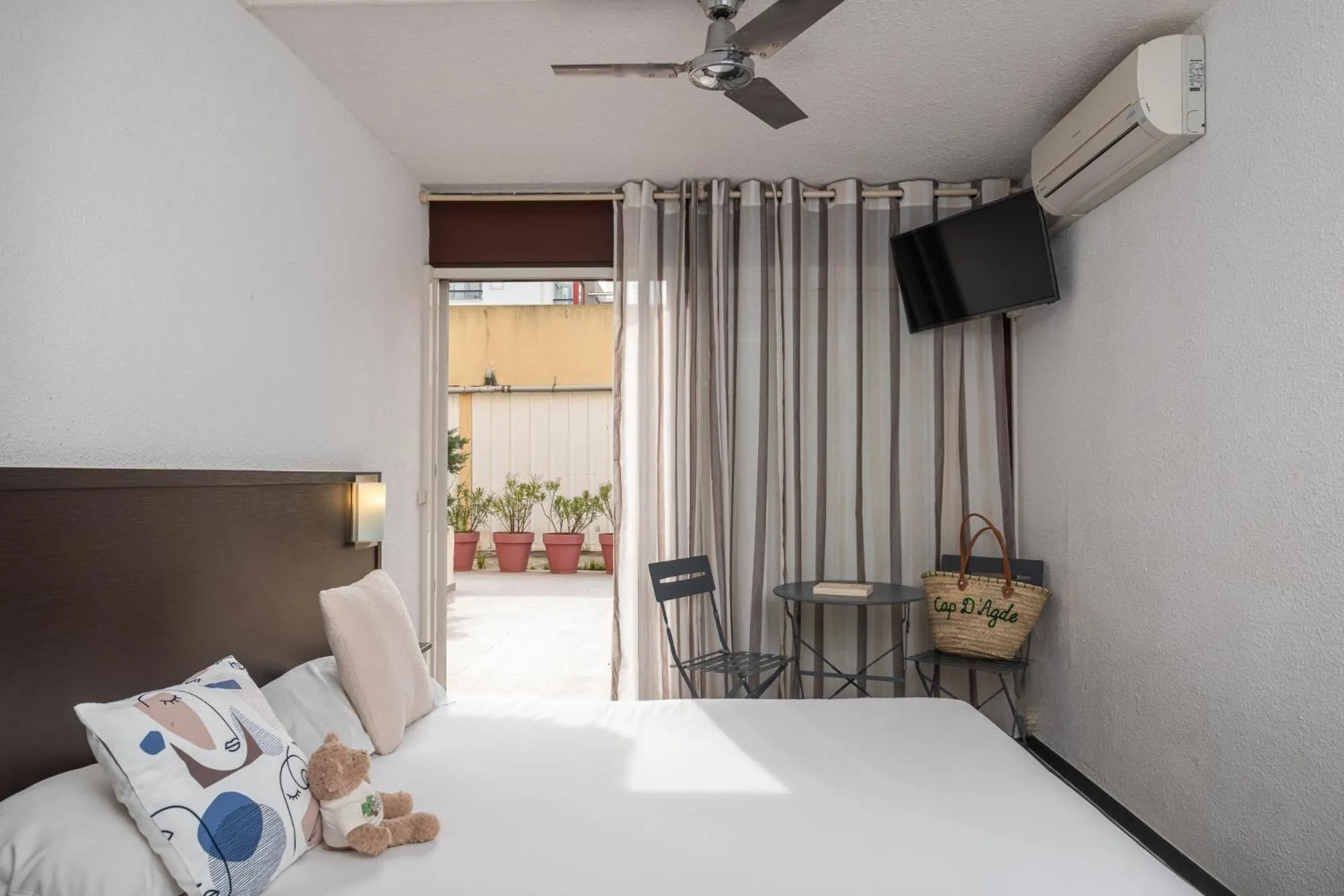 Photo of the whole room, Bed in Brit Hotel Opal Centre Port