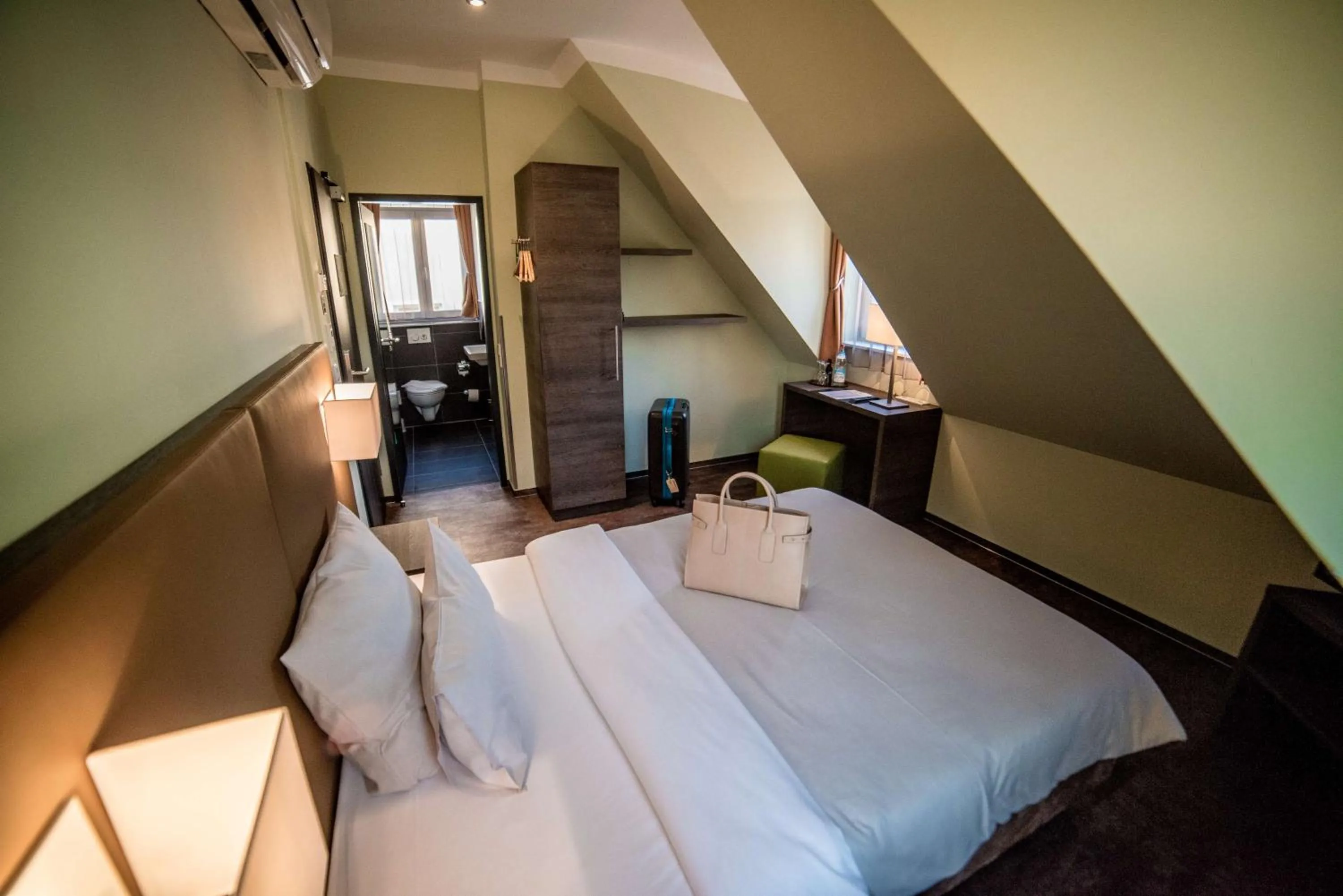 Bedroom, Bed in Hotel Jakob Regensburg DownTown, Best Western Signature Collection