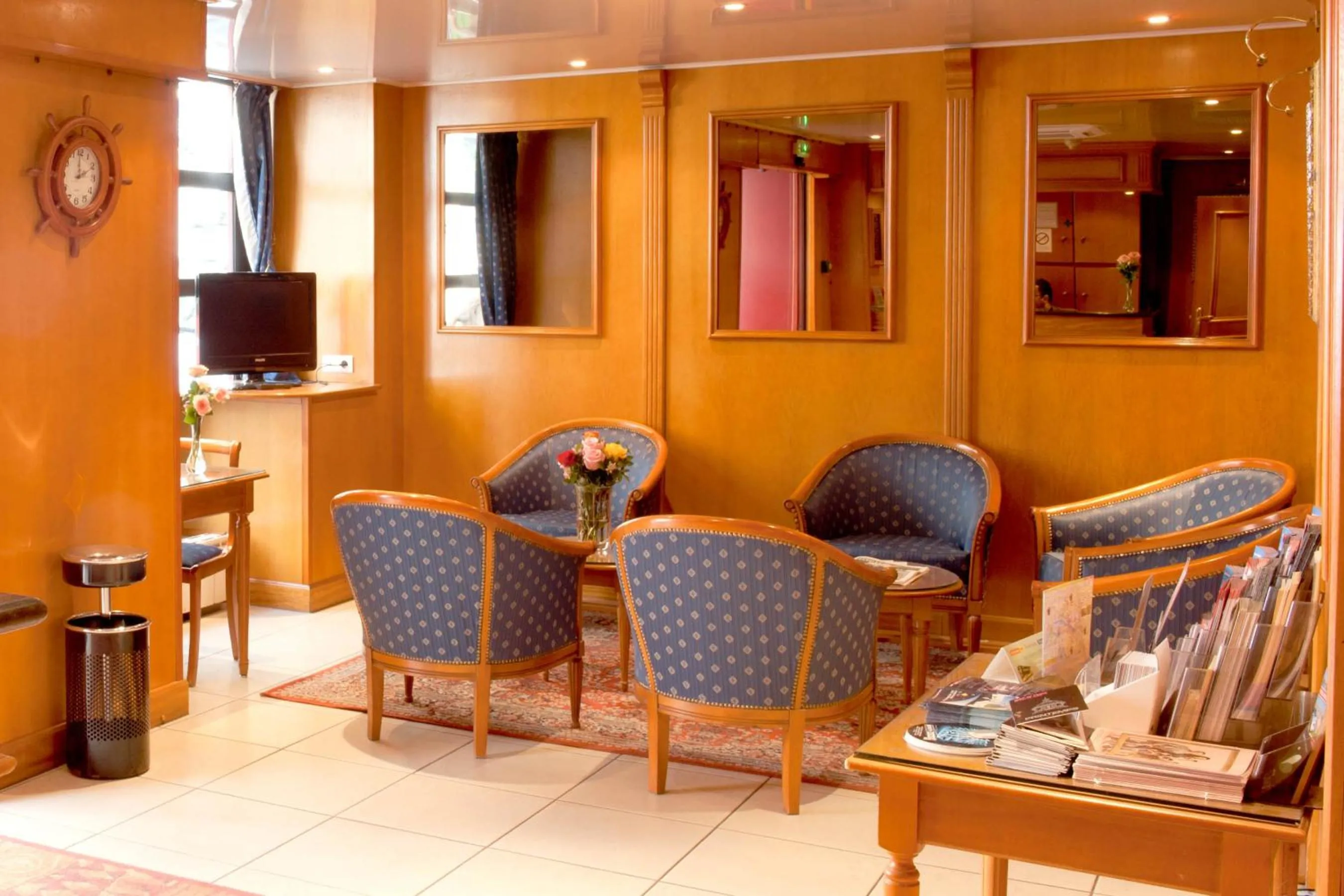 Lobby or reception in Berkeley