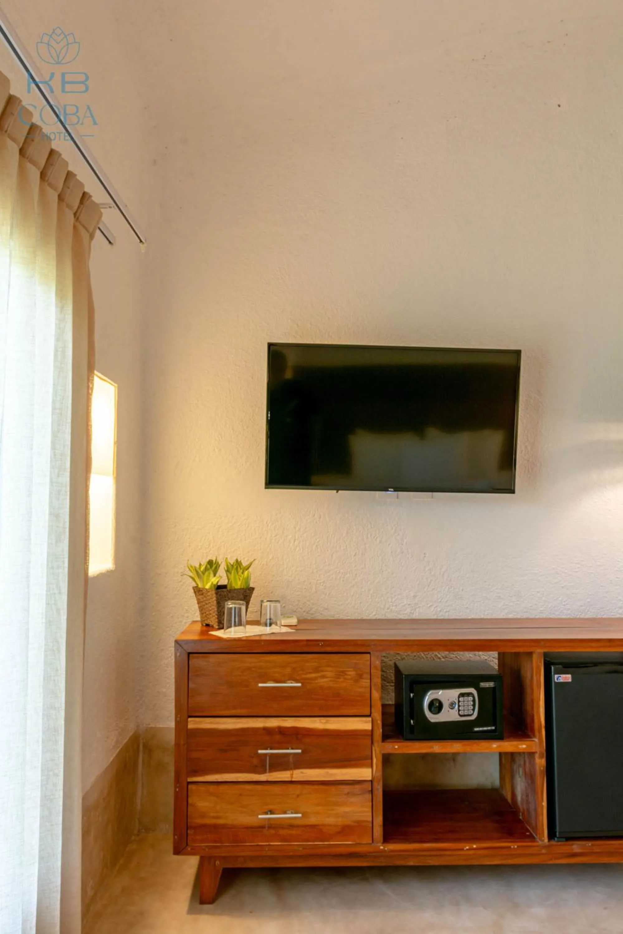 TV and multimedia in Kaab Coba