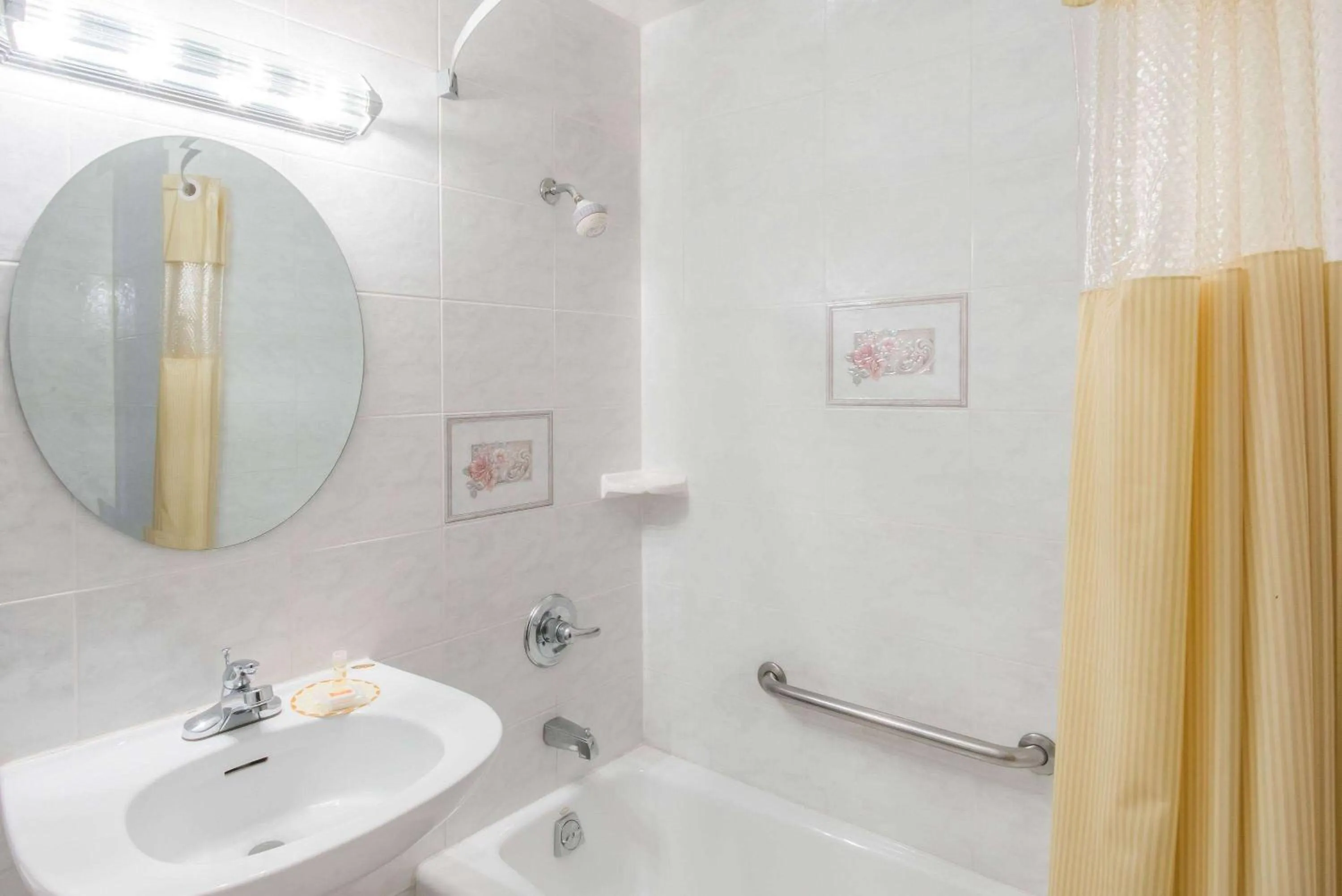 Photo of the whole room in Days Inn by Wyndham Hicksville Long Island