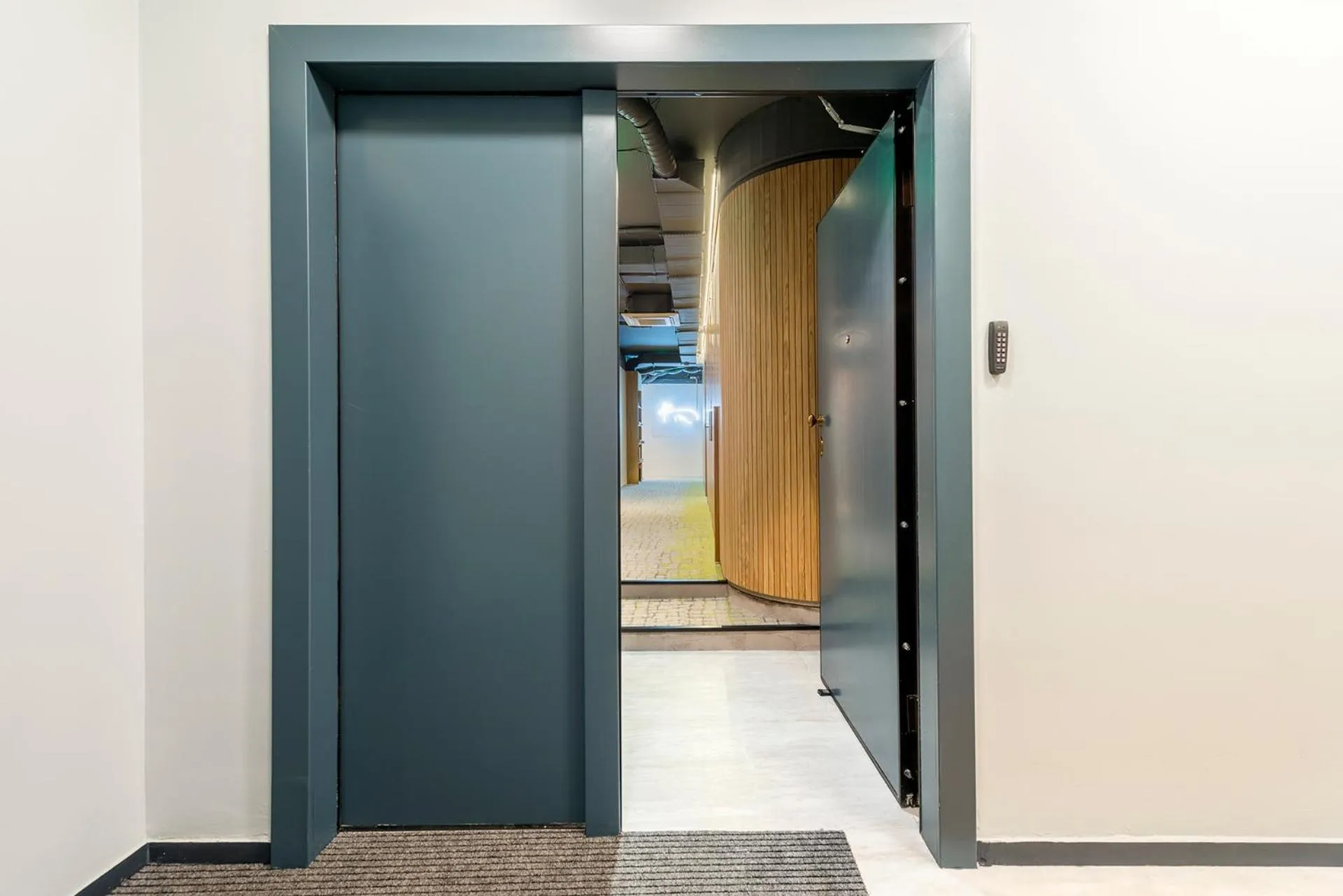 Facade/entrance in Kin Athens