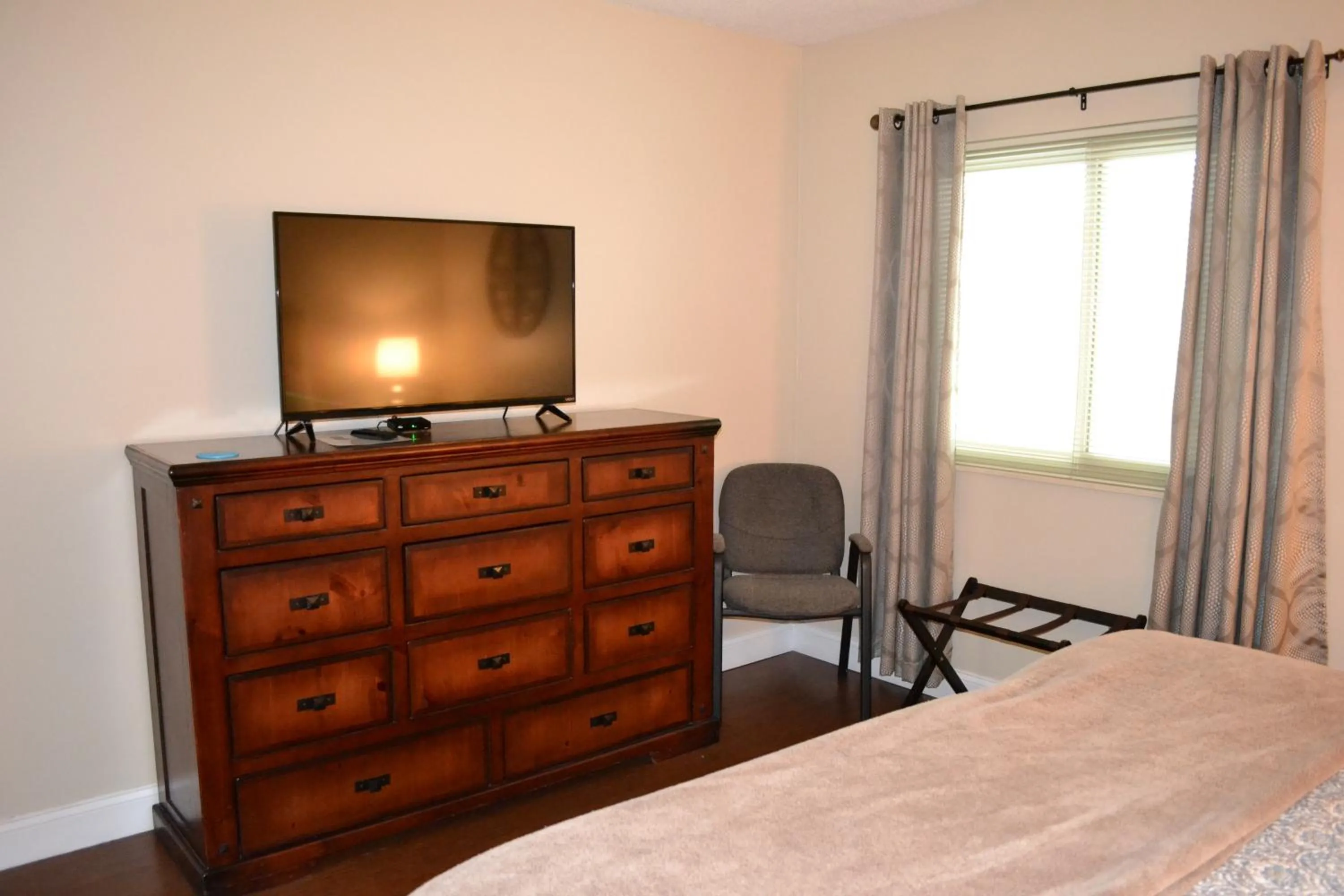 Bed in River Place Condos #504 2BD