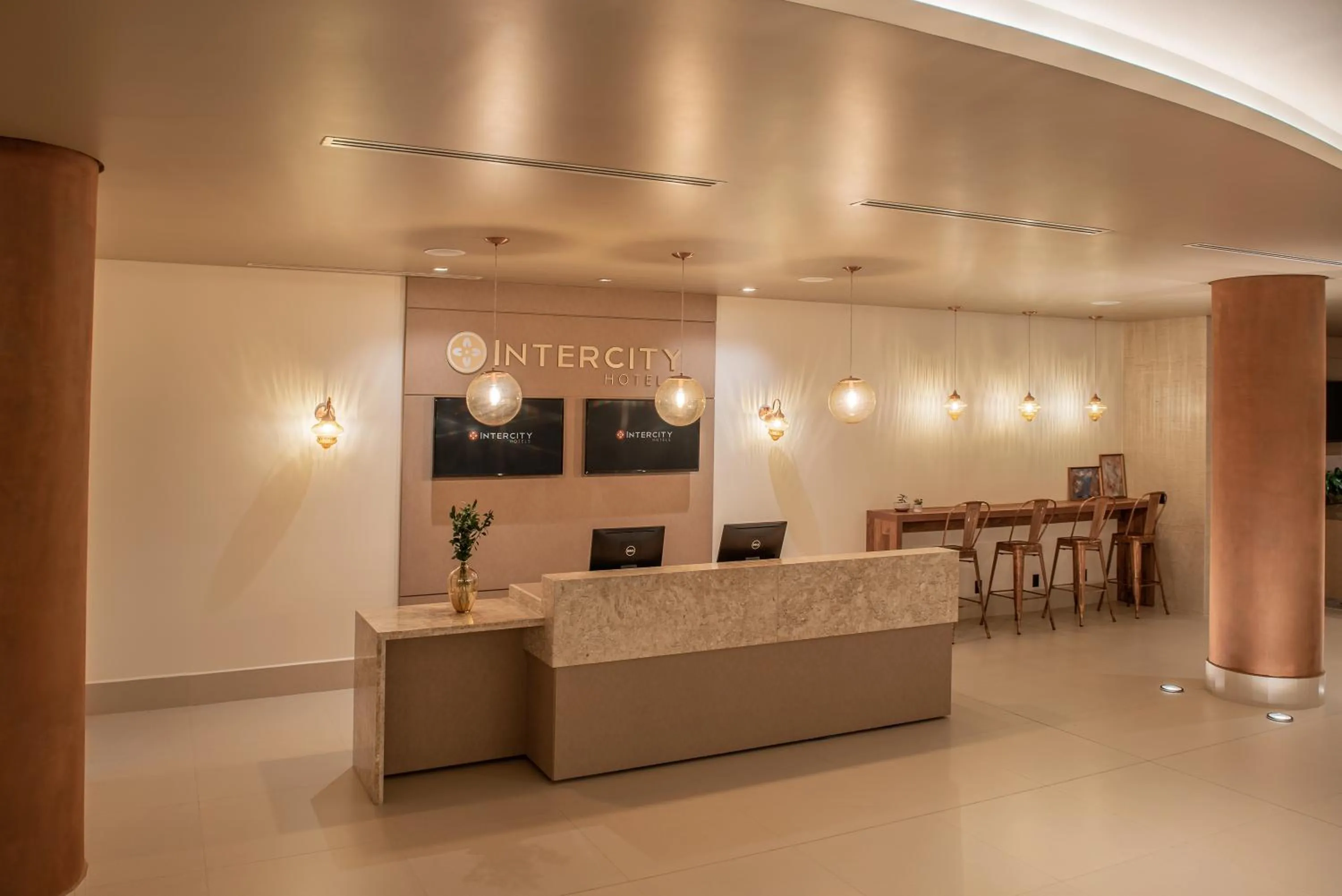 Lobby or reception in Intercity Curitiba Batel