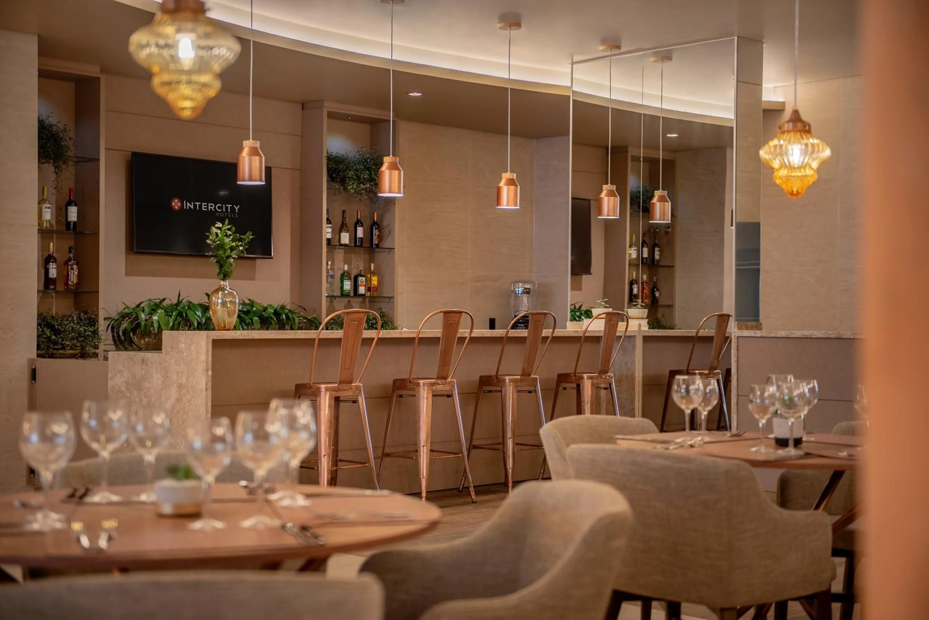 Lounge or bar in Intercity Curitiba Batel