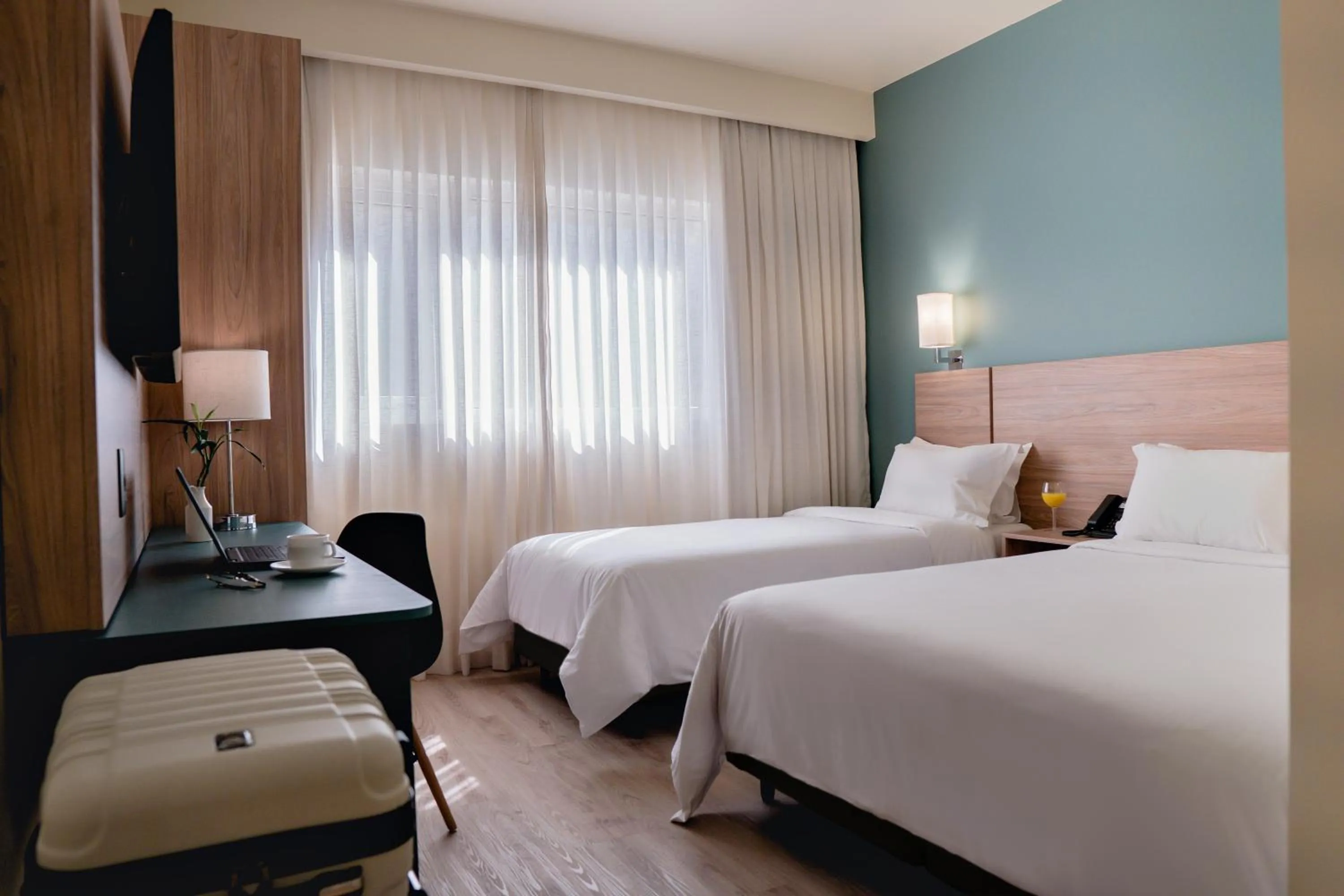 Bedroom, Bed in Intercity Curitiba Batel