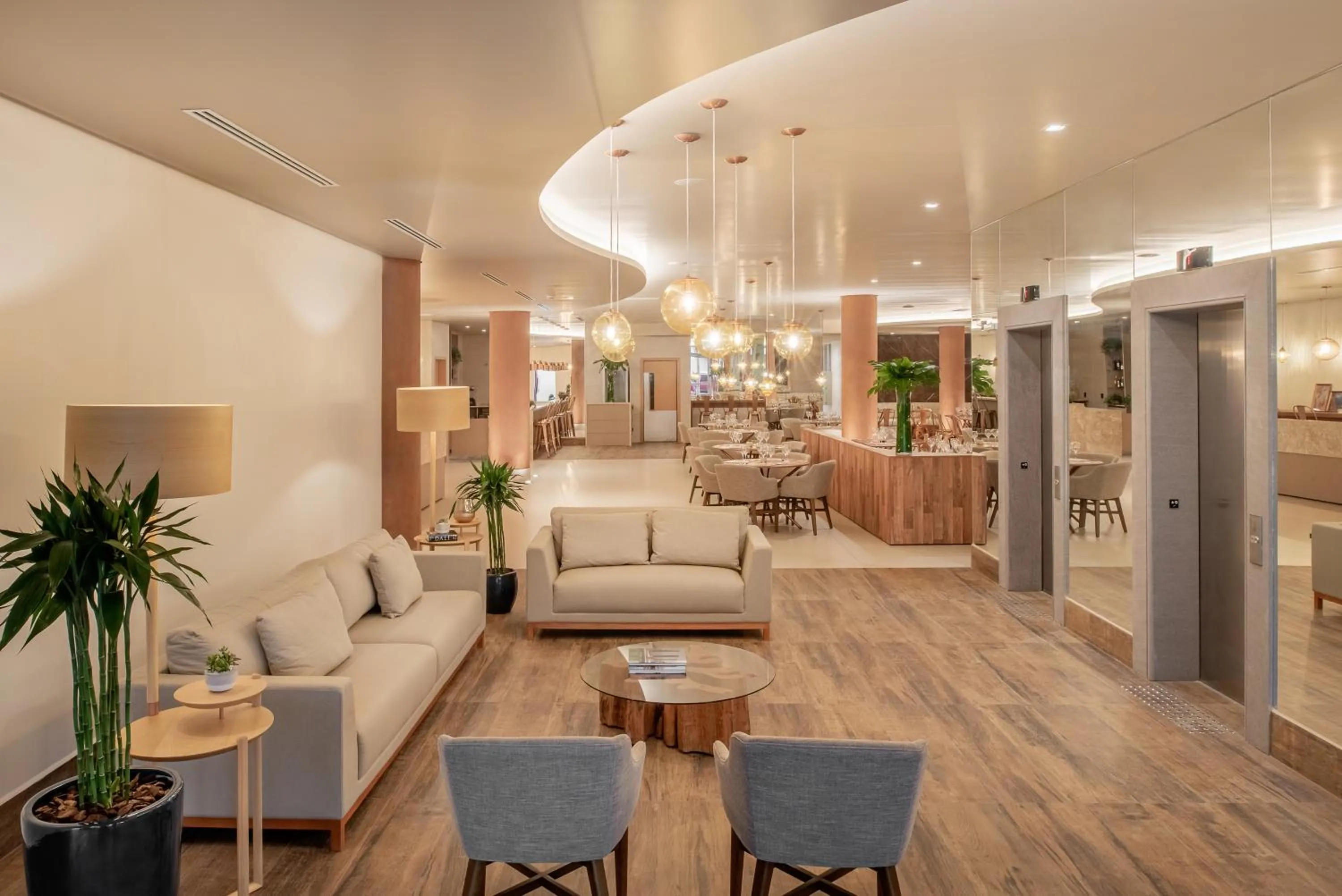 Lobby or reception in Intercity Curitiba Batel