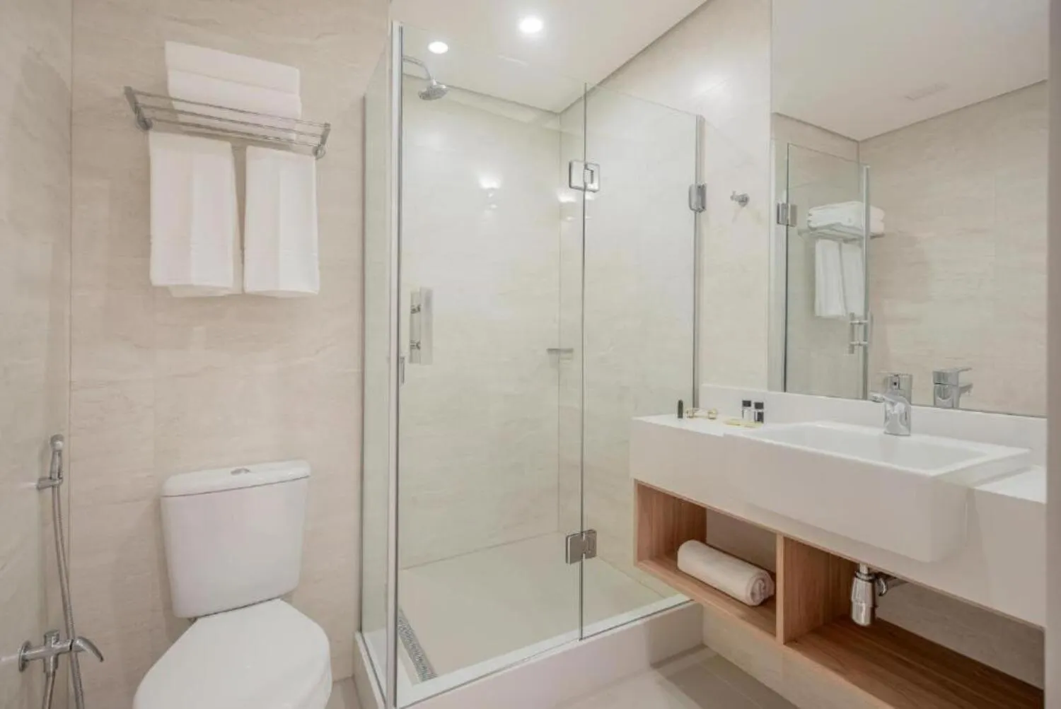 Bathroom in Intercity Curitiba Batel