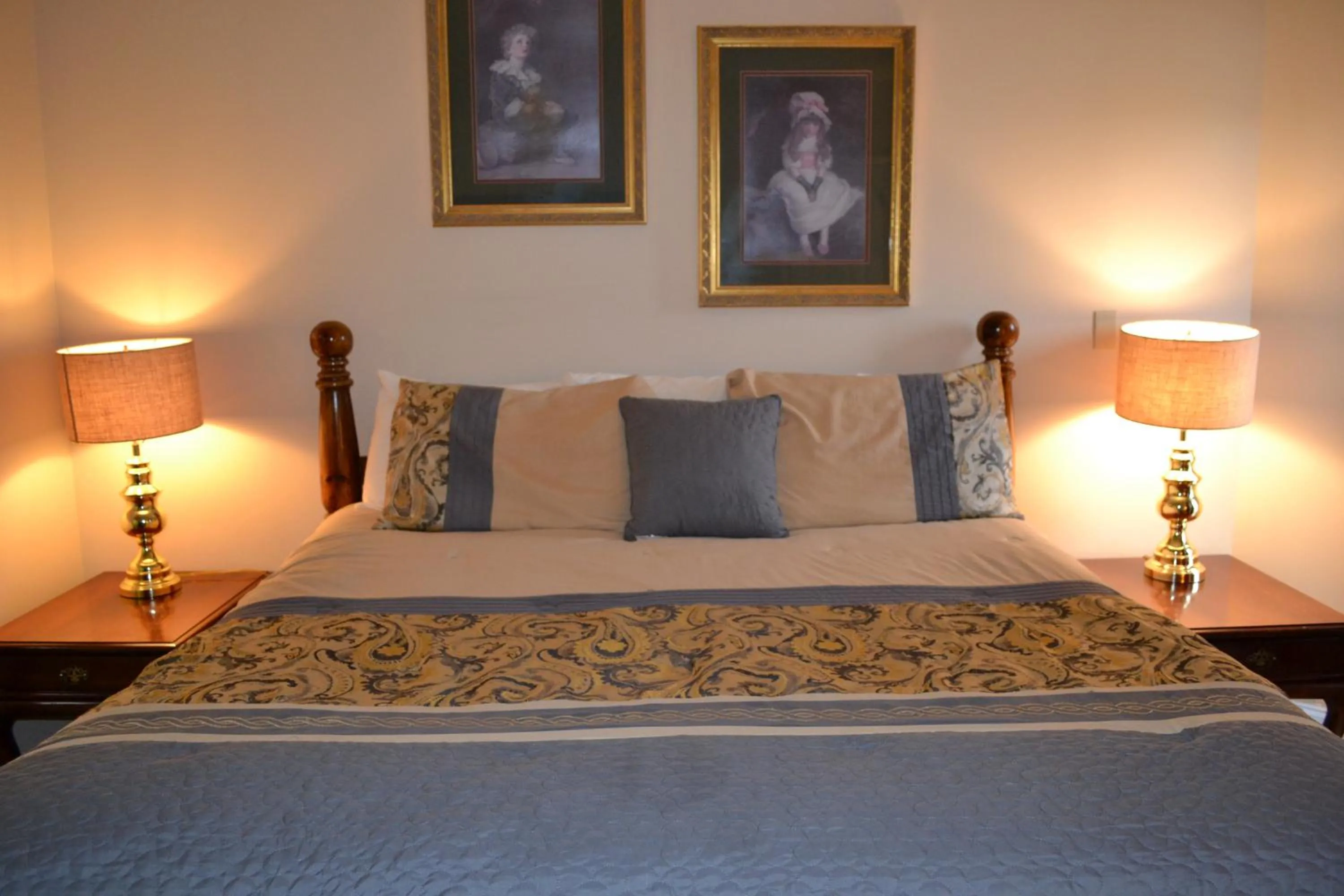 Bed in River Place Condos #411 3BD