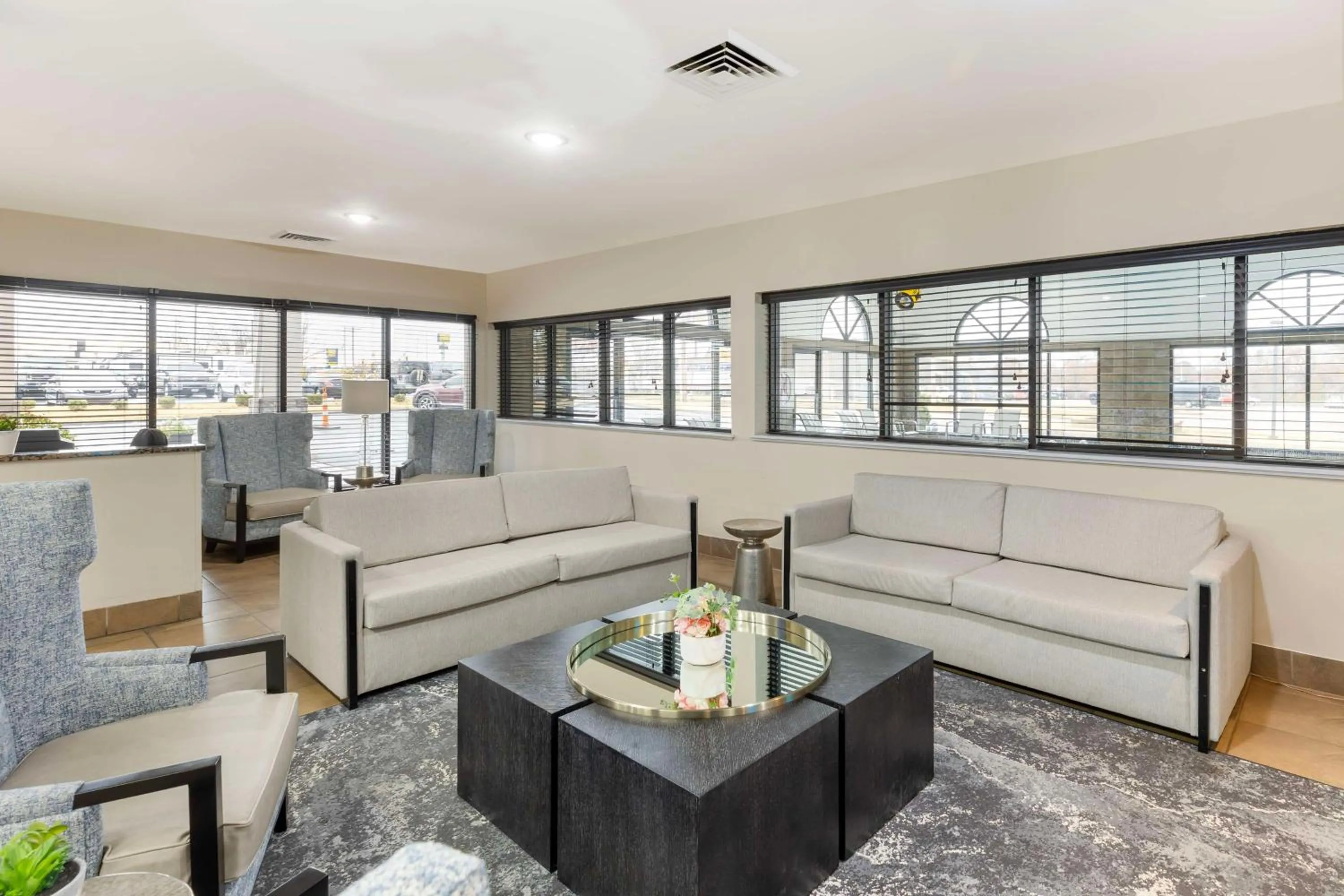 Lobby or reception in Best Western St. Louis Inn