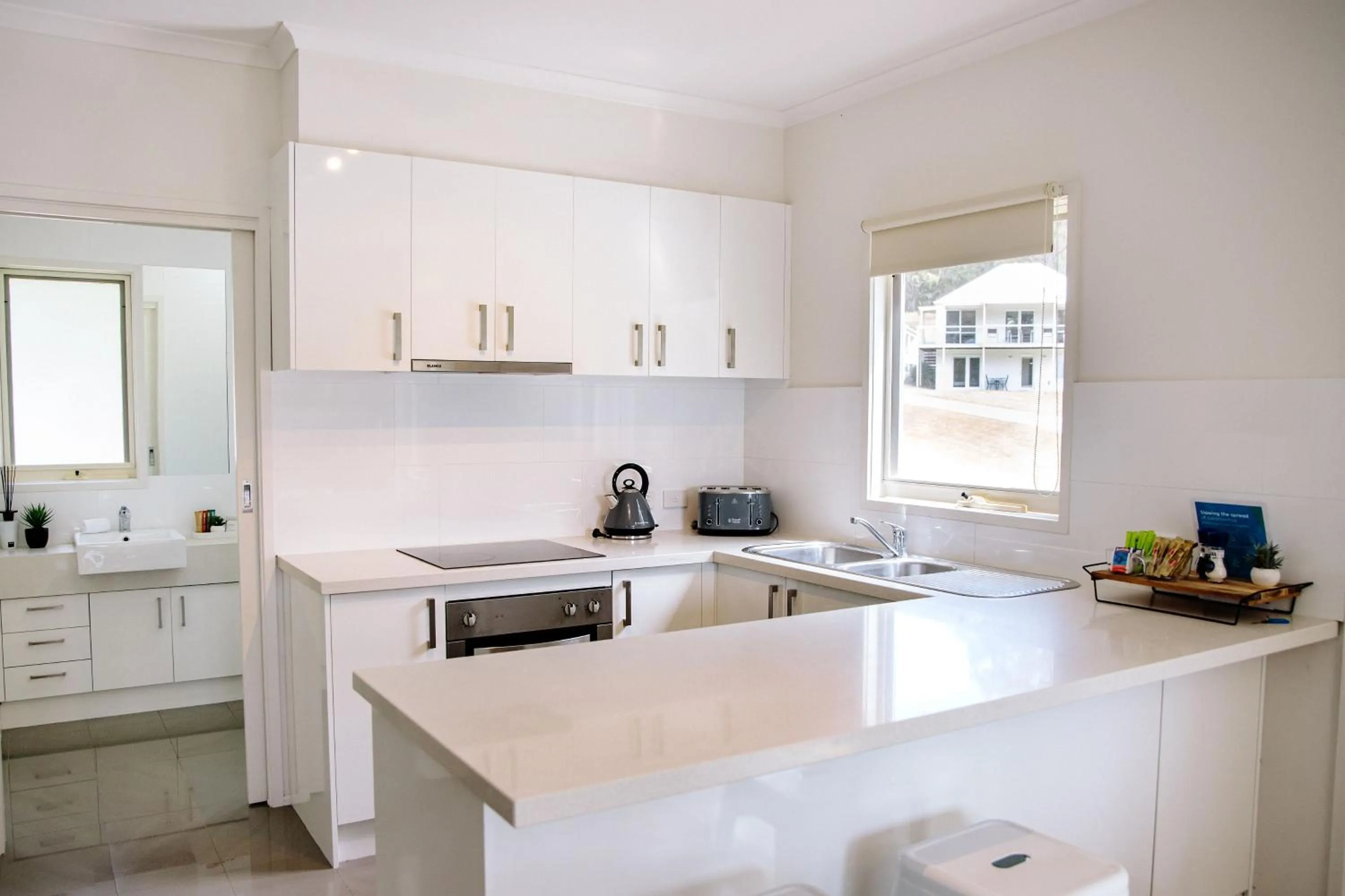 Kitchen or kitchenette in McMillans of Metung Coastal Resort