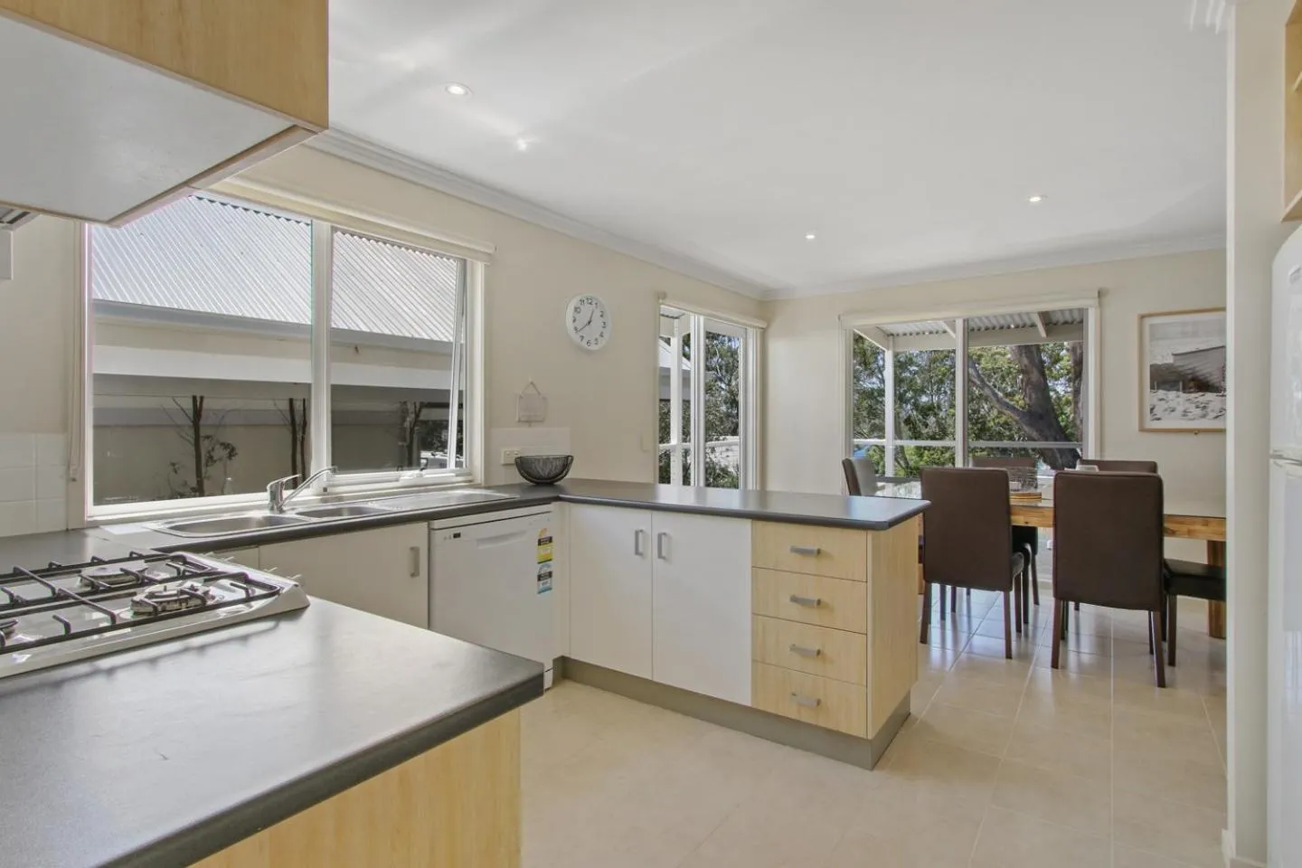 Kitchen or kitchenette in McMillans of Metung Coastal Resort