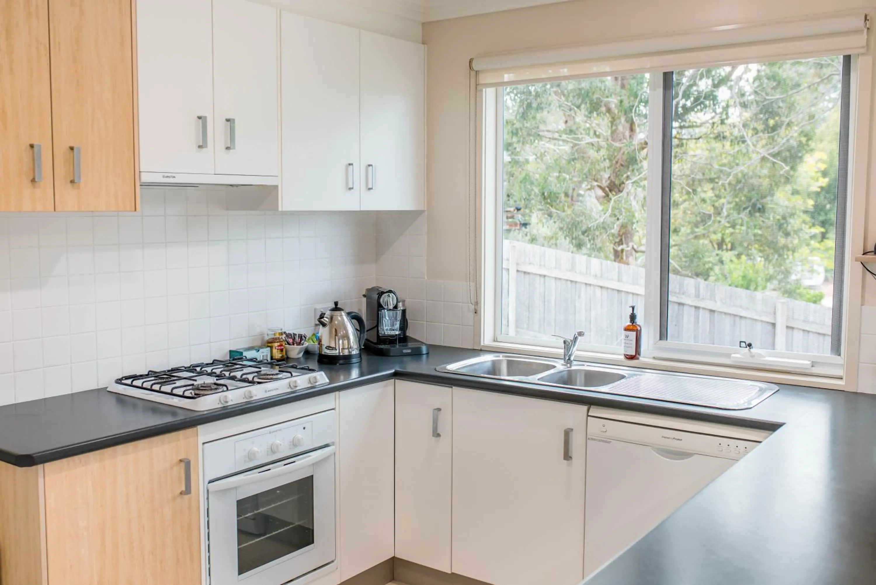 Kitchen or kitchenette in McMillans of Metung Coastal Resort