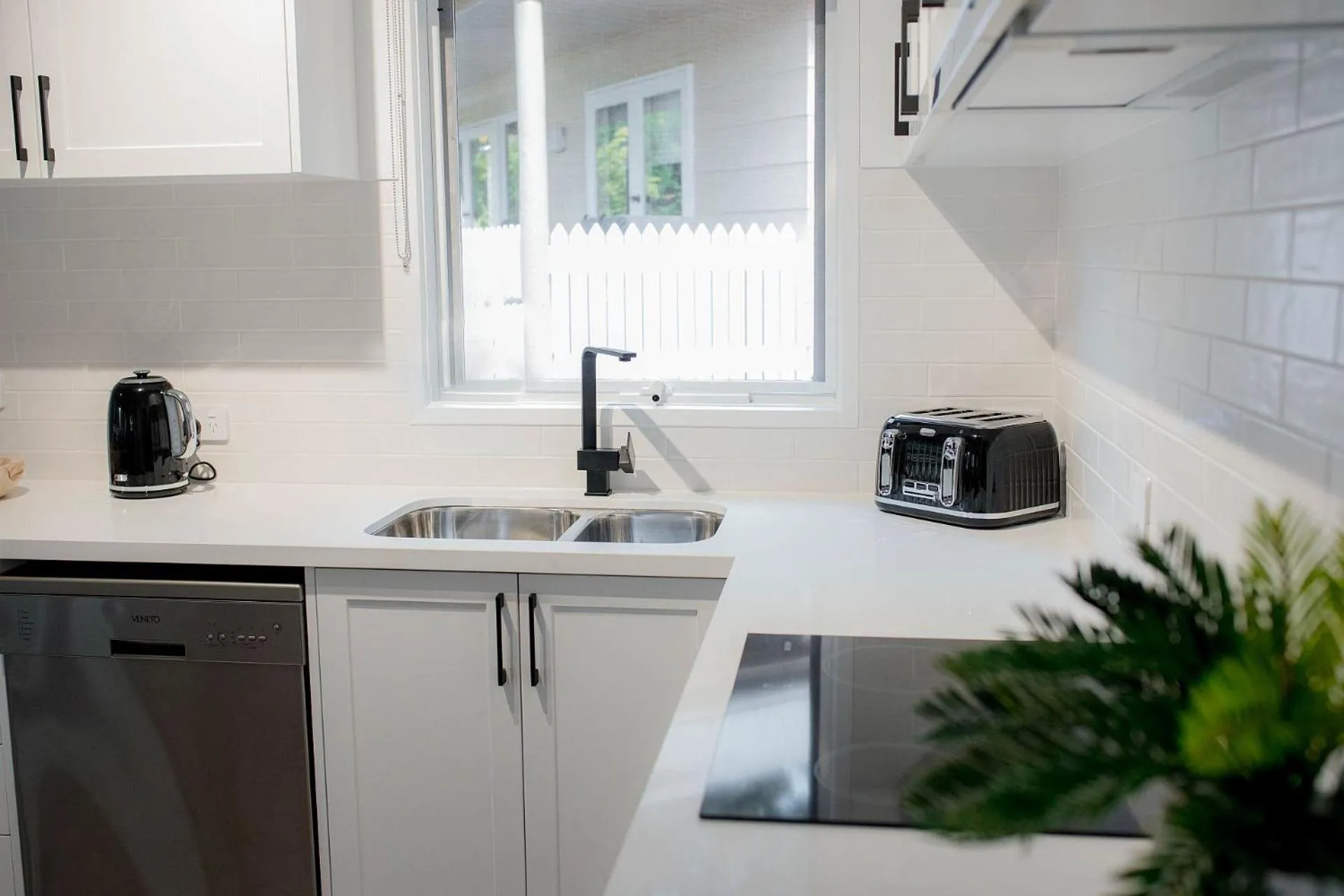 Kitchen or kitchenette in McMillans of Metung Coastal Resort