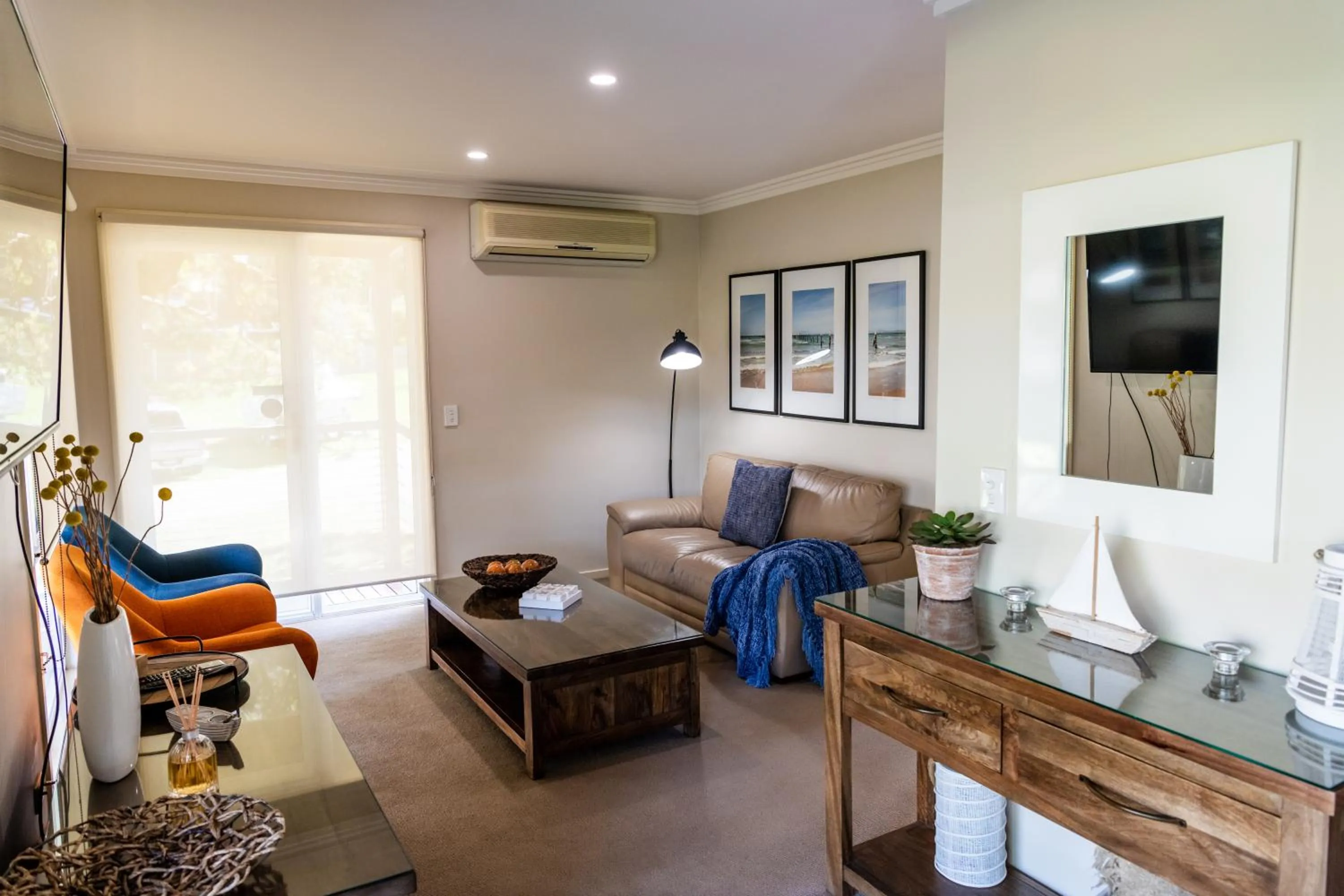 Living room, Bed in McMillans of Metung Coastal Resort