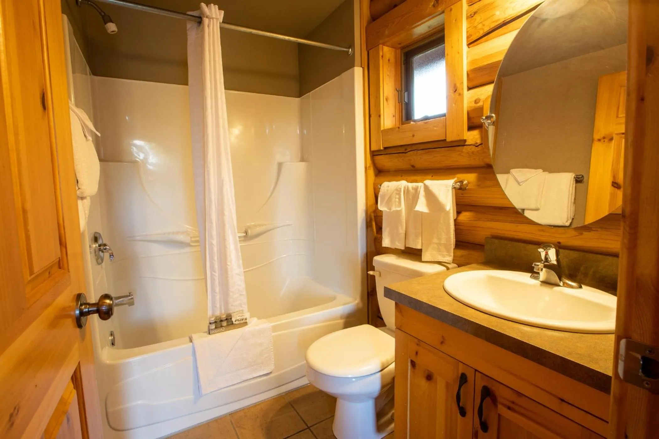 Bathroom in Miette Mountain Cabins