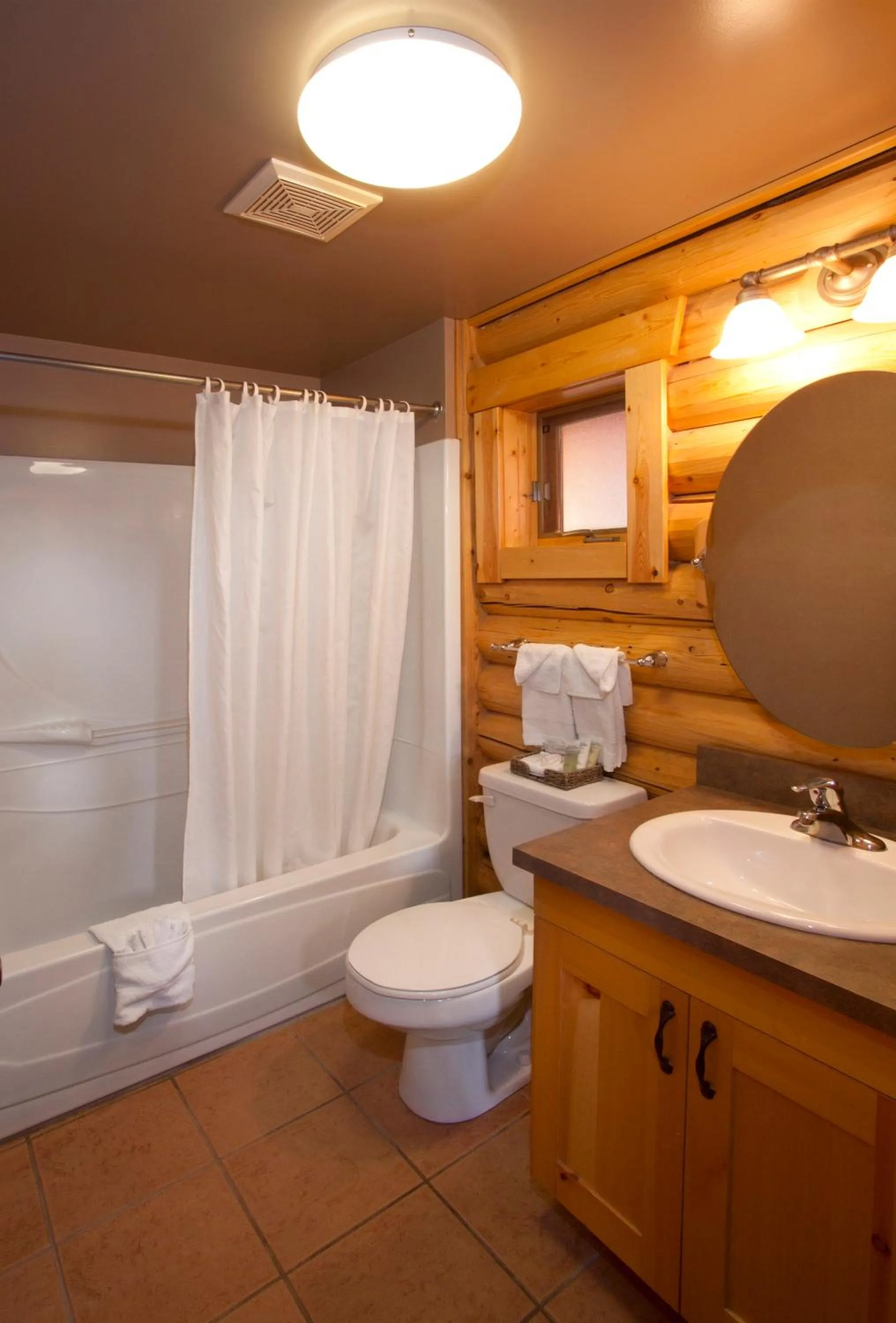Bathroom in Miette Mountain Cabins