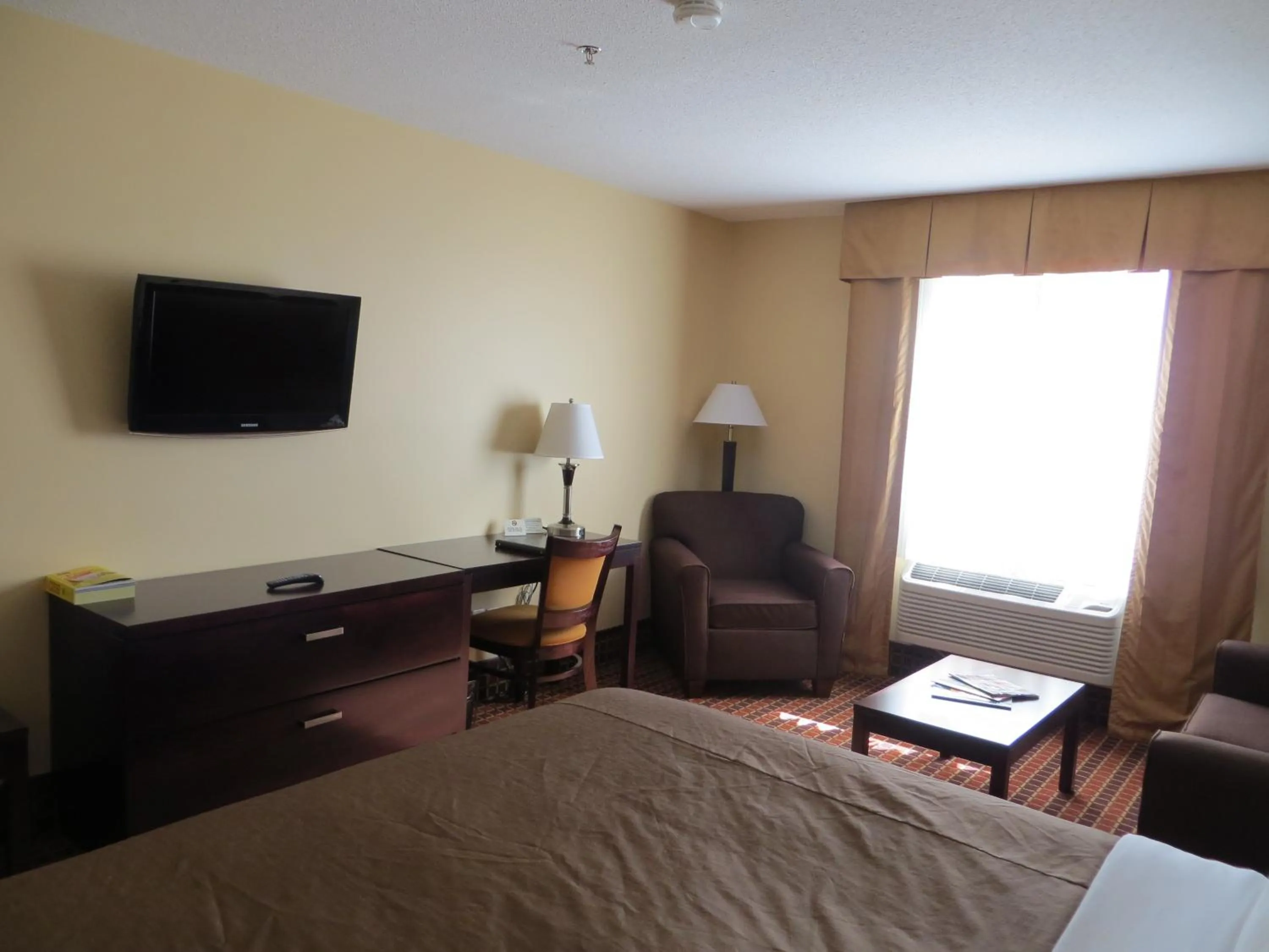 Bed in Poplar Tree Inn