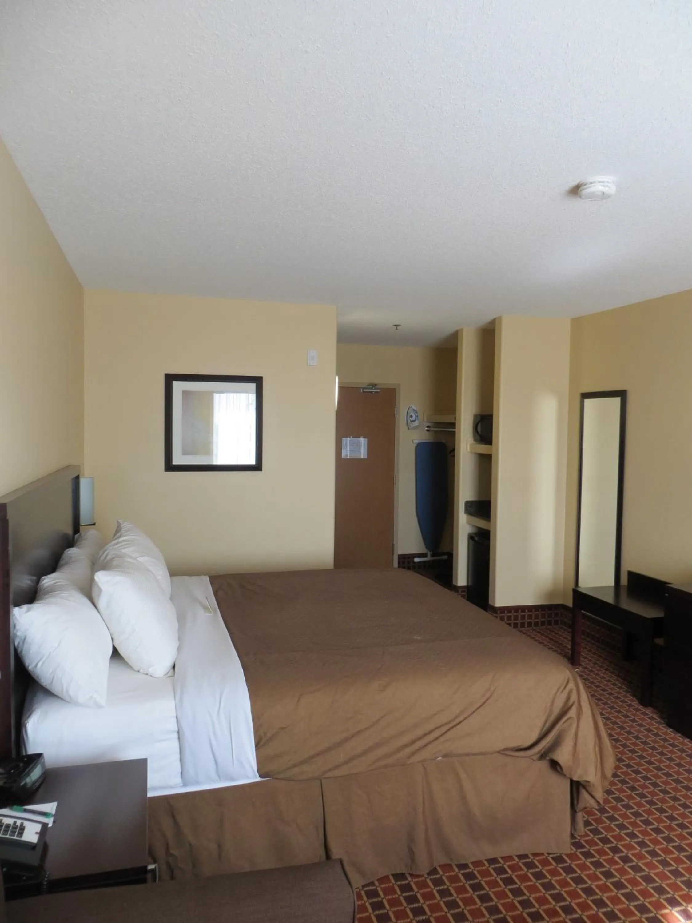 Bed in Poplar Tree Inn