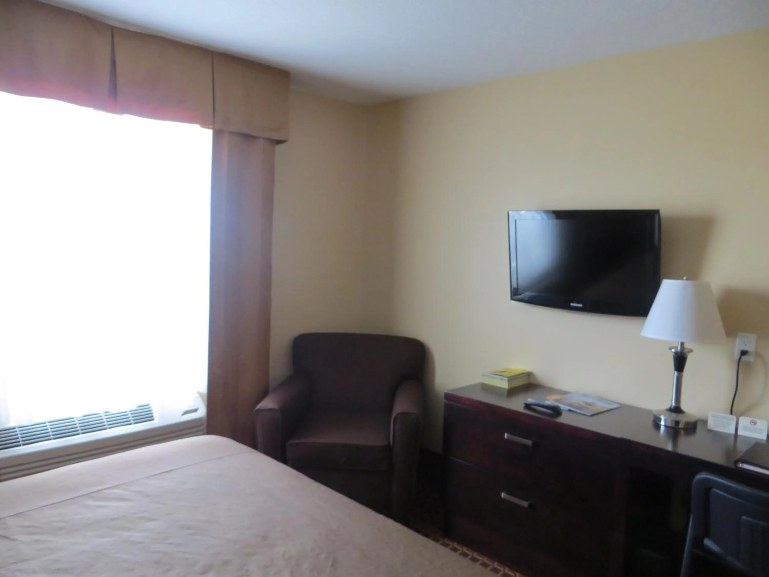 Bed in Poplar Tree Inn