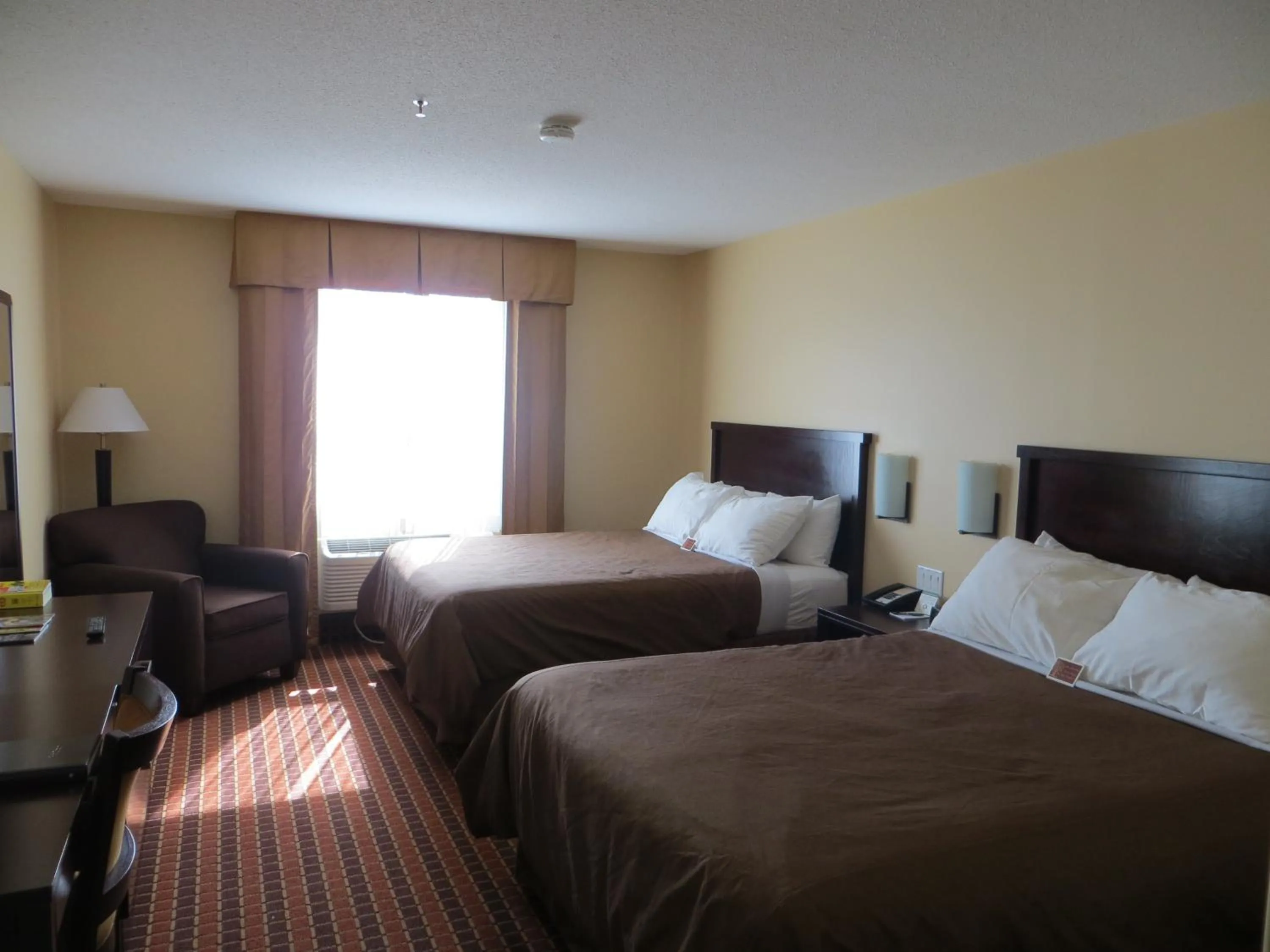 Bed in Poplar Tree Inn