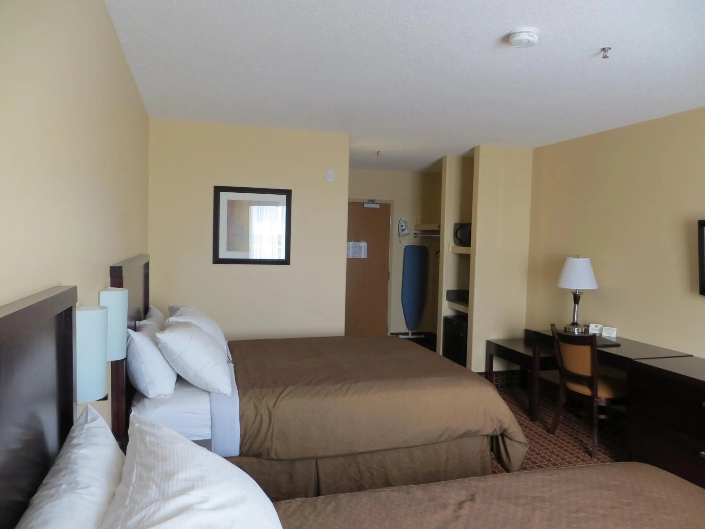 Bed in Poplar Tree Inn