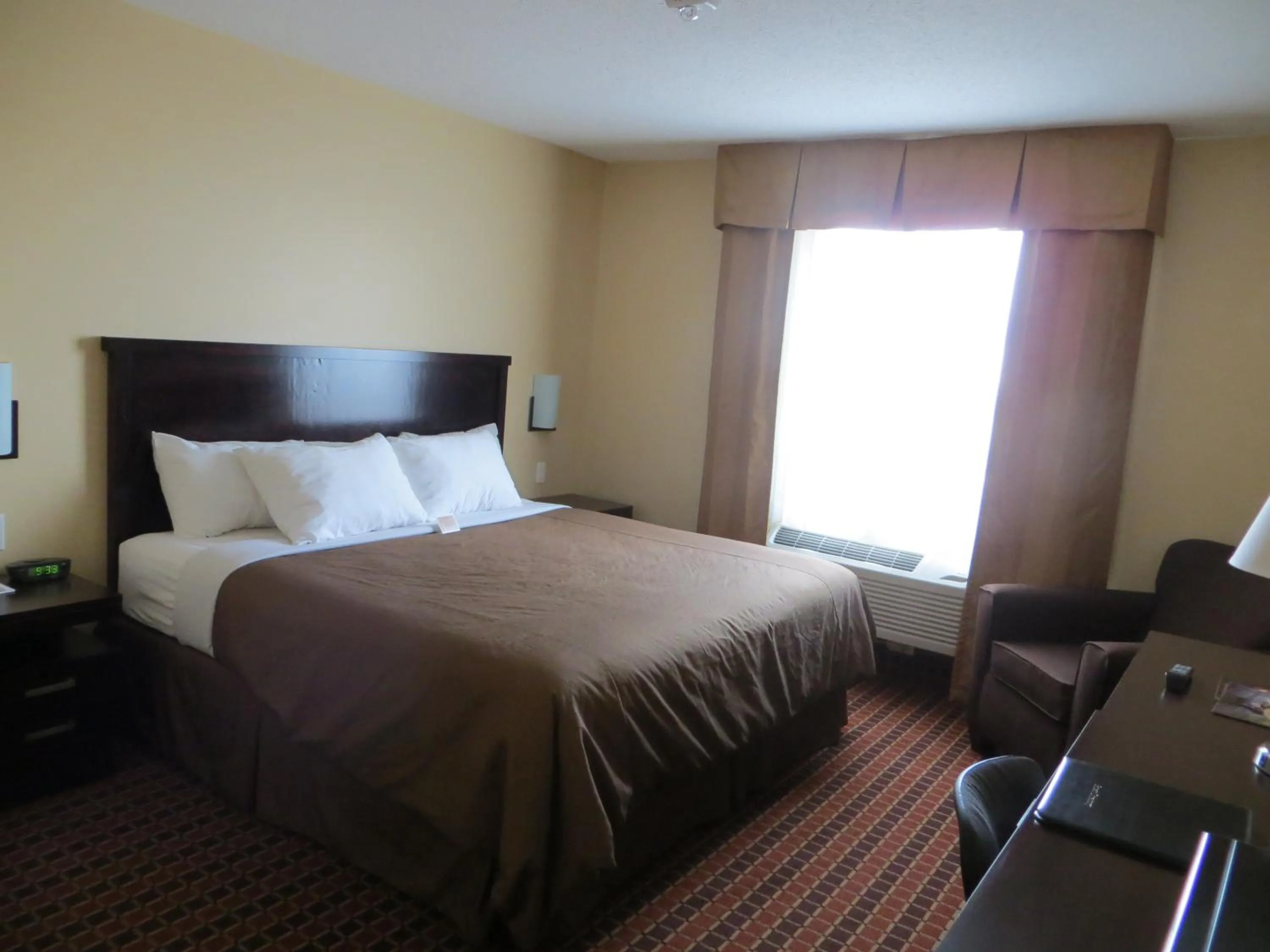 Bed in Poplar Tree Inn