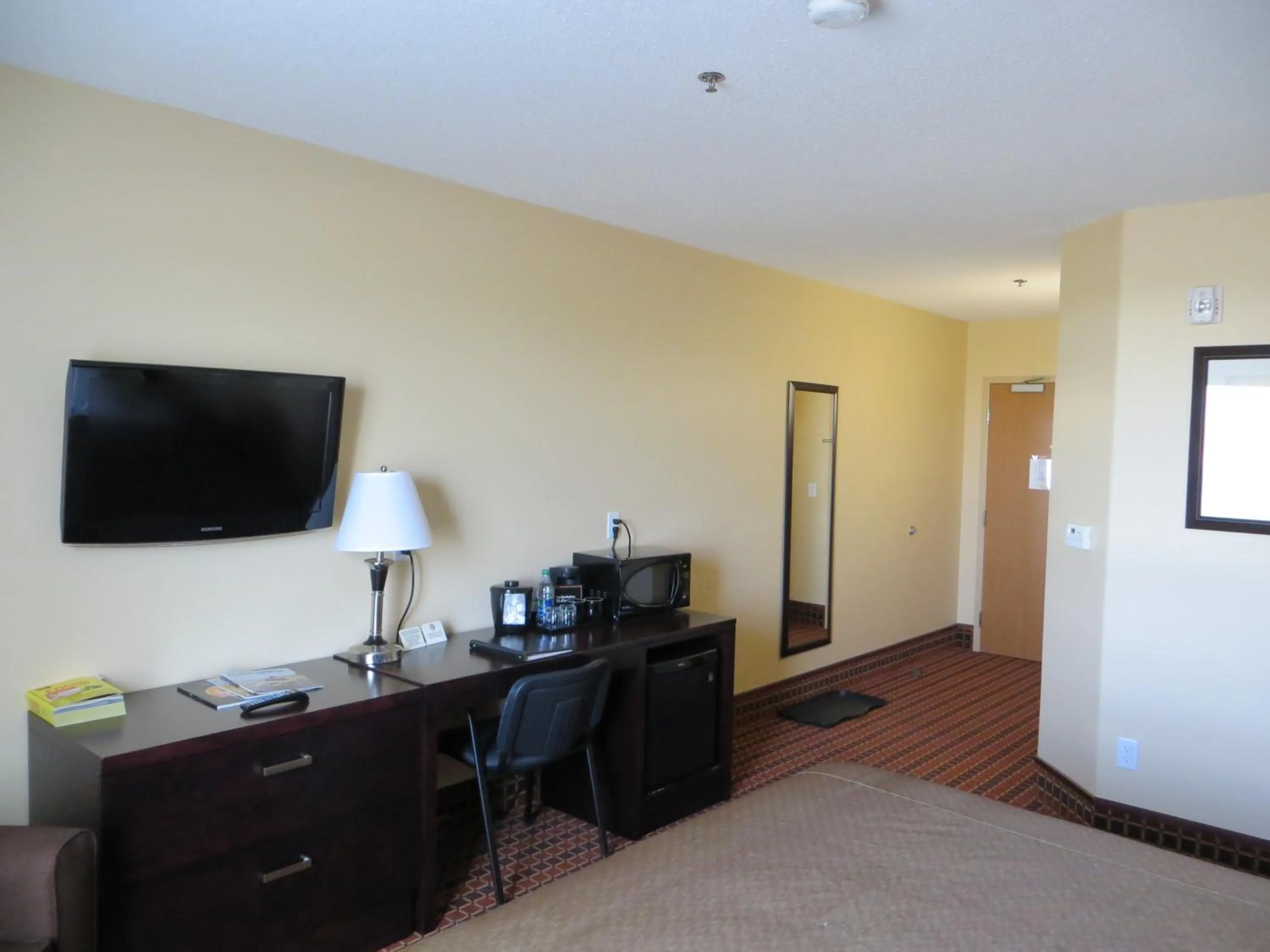 Bed in Poplar Tree Inn