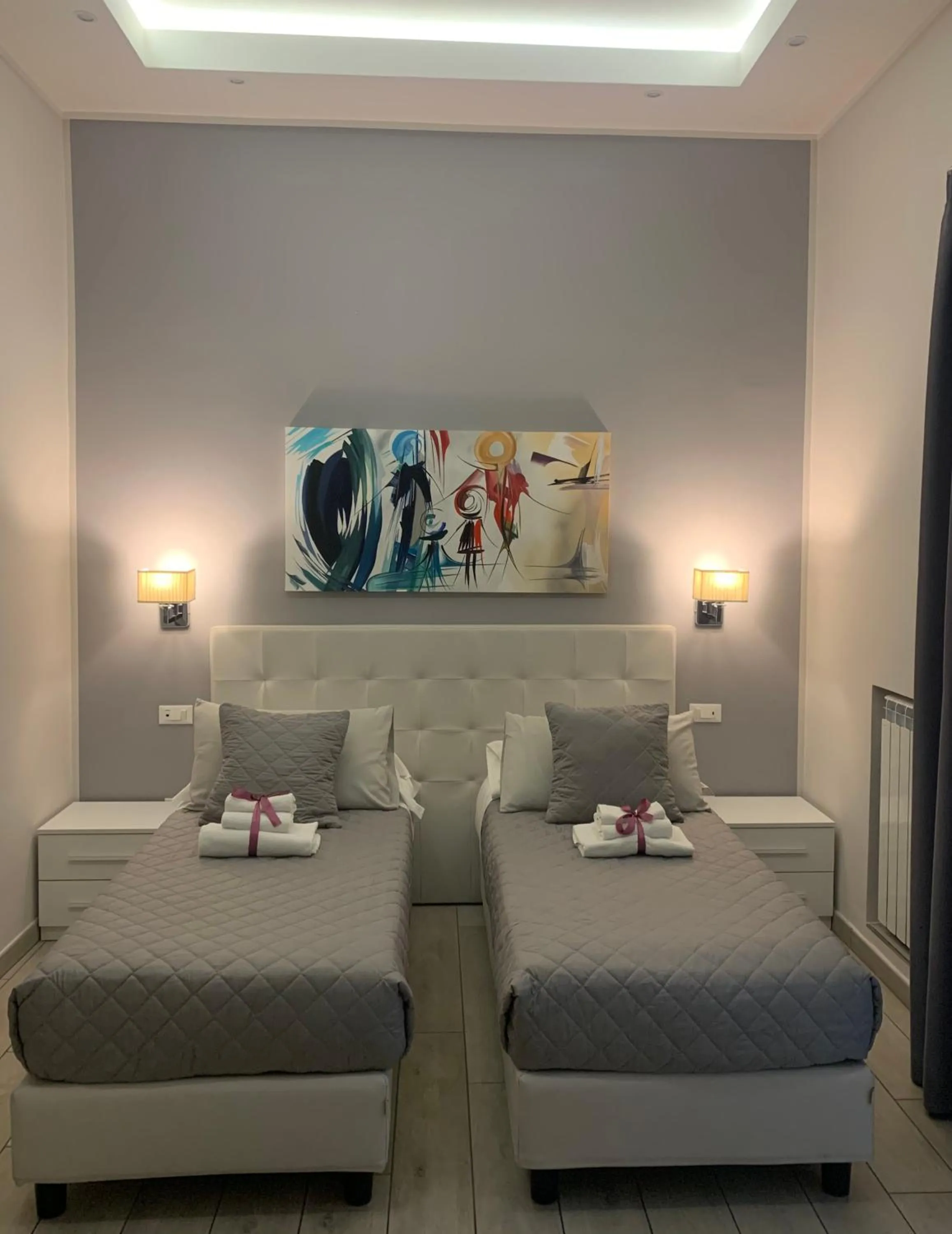 Photo of the whole room in ROYAL GARDENS