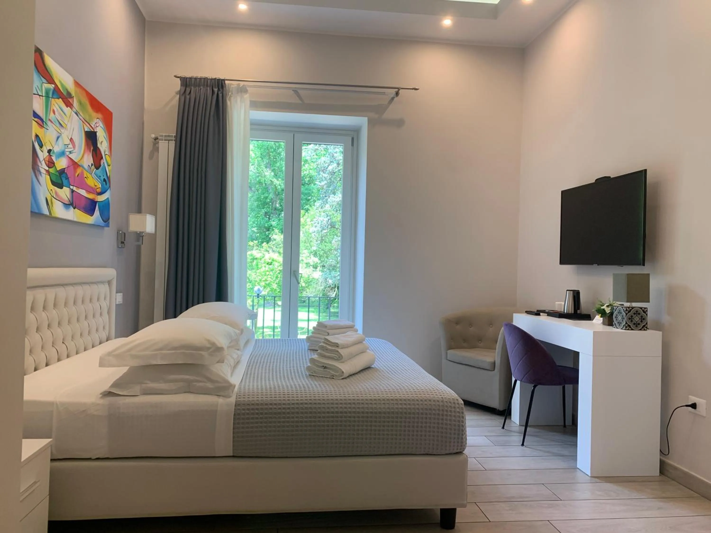 Bedroom, Bed in ROYAL GARDENS