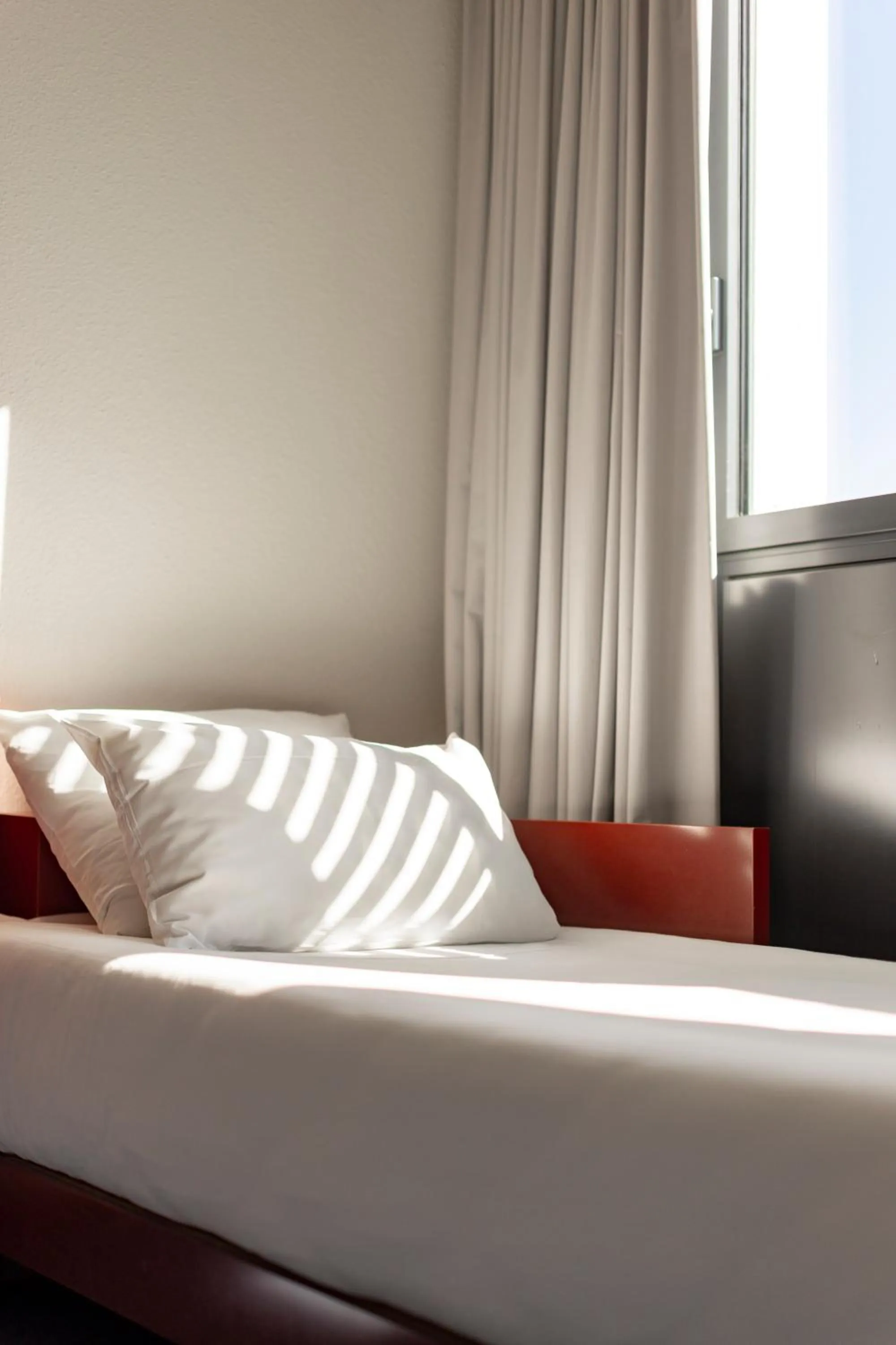 Bed in Novotel Suites Marseille Centre Euromed