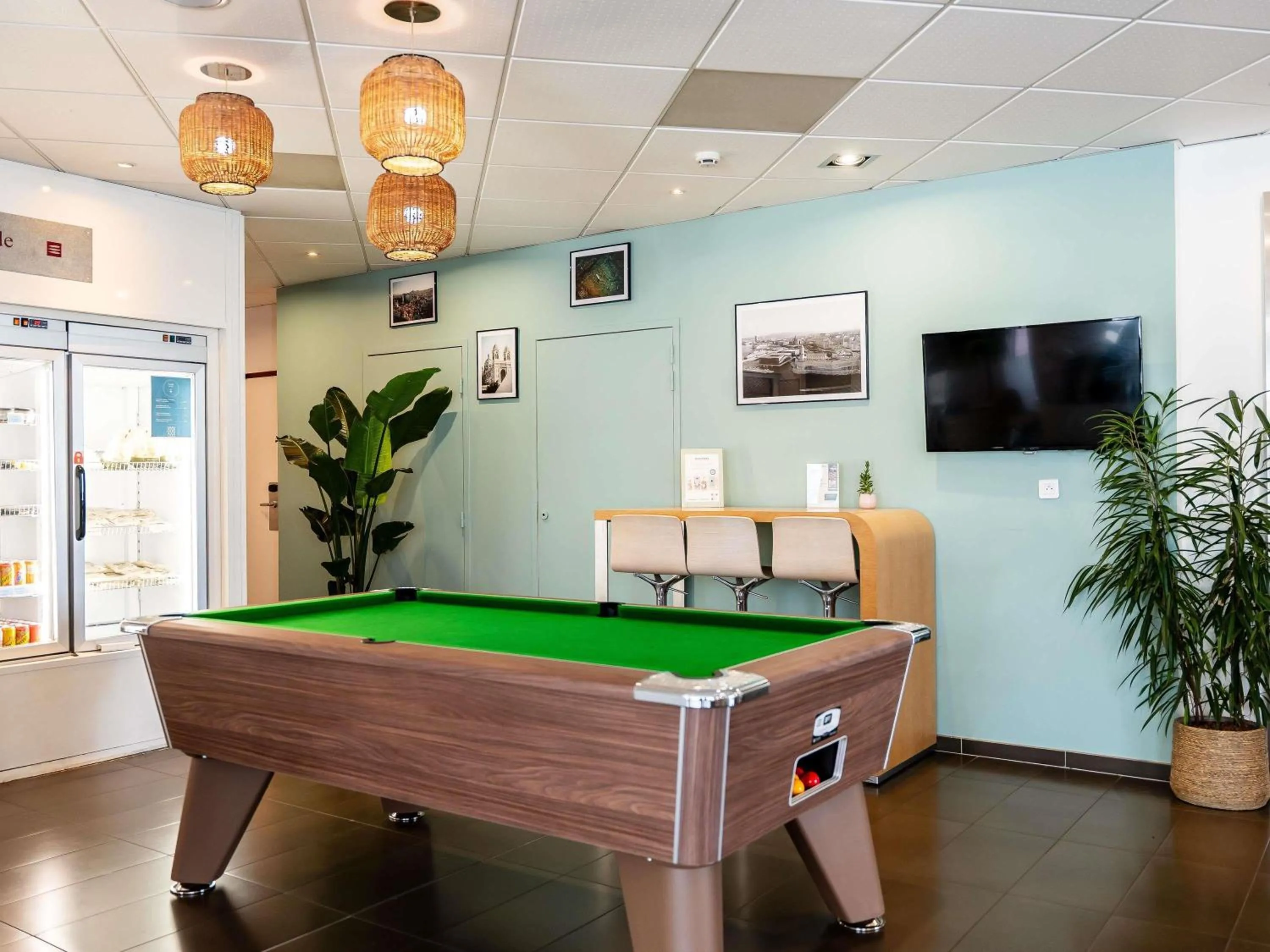 Lounge or bar in Novotel Suites Marseille Centre Euromed