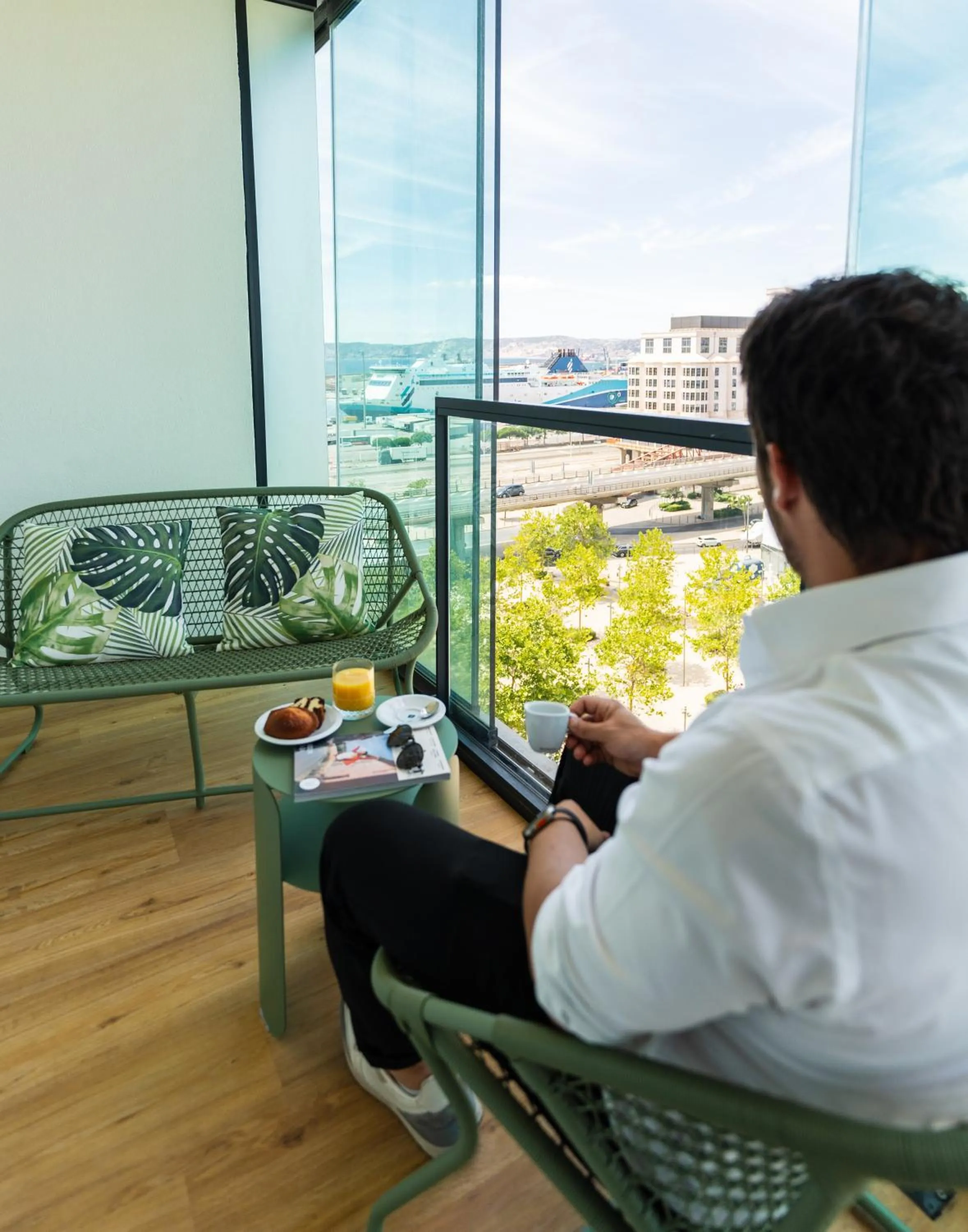 Balcony/Terrace in Novotel Suites Marseille Centre Euromed