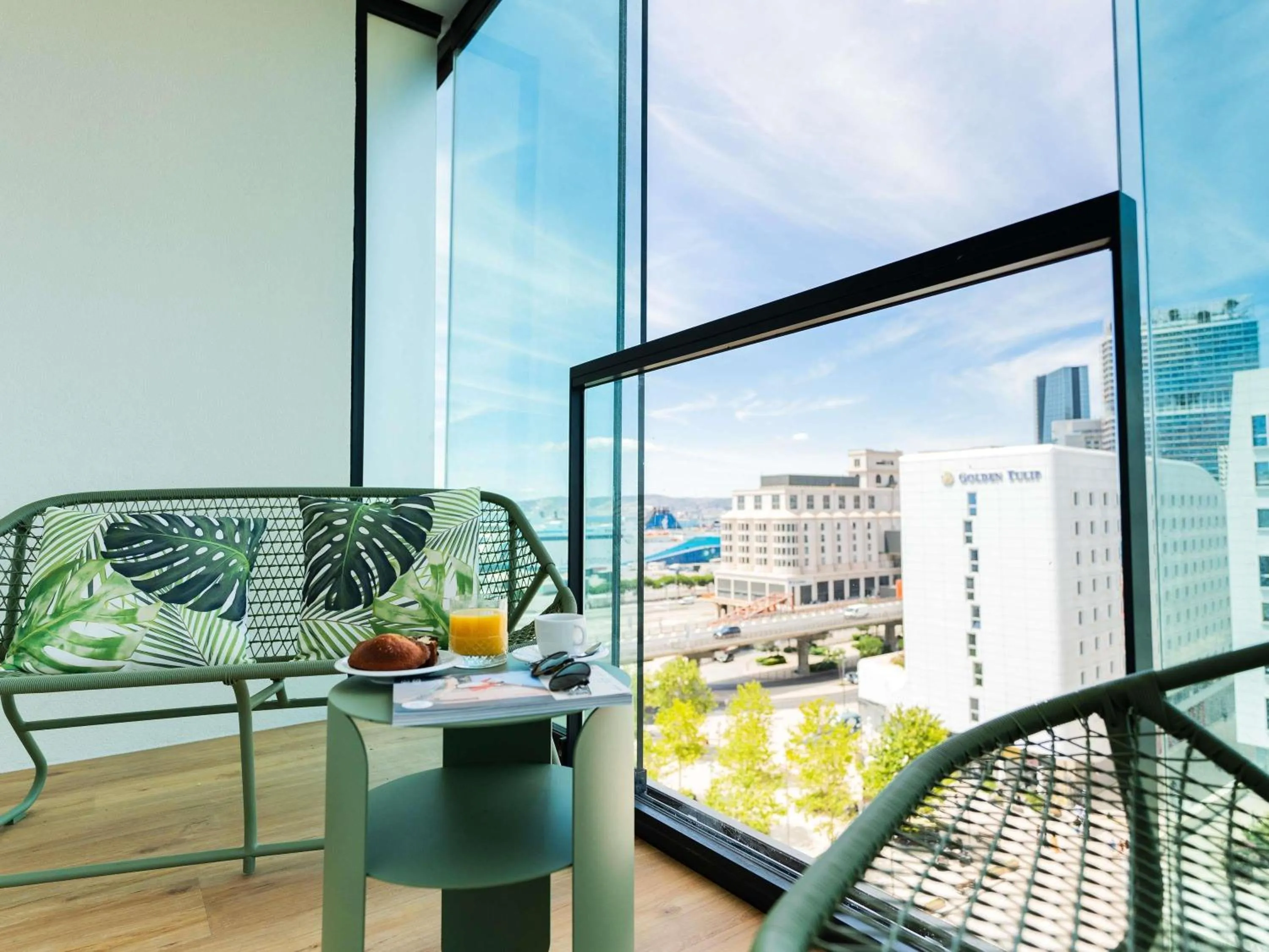 Bedroom in Novotel Suites Marseille Centre Euromed