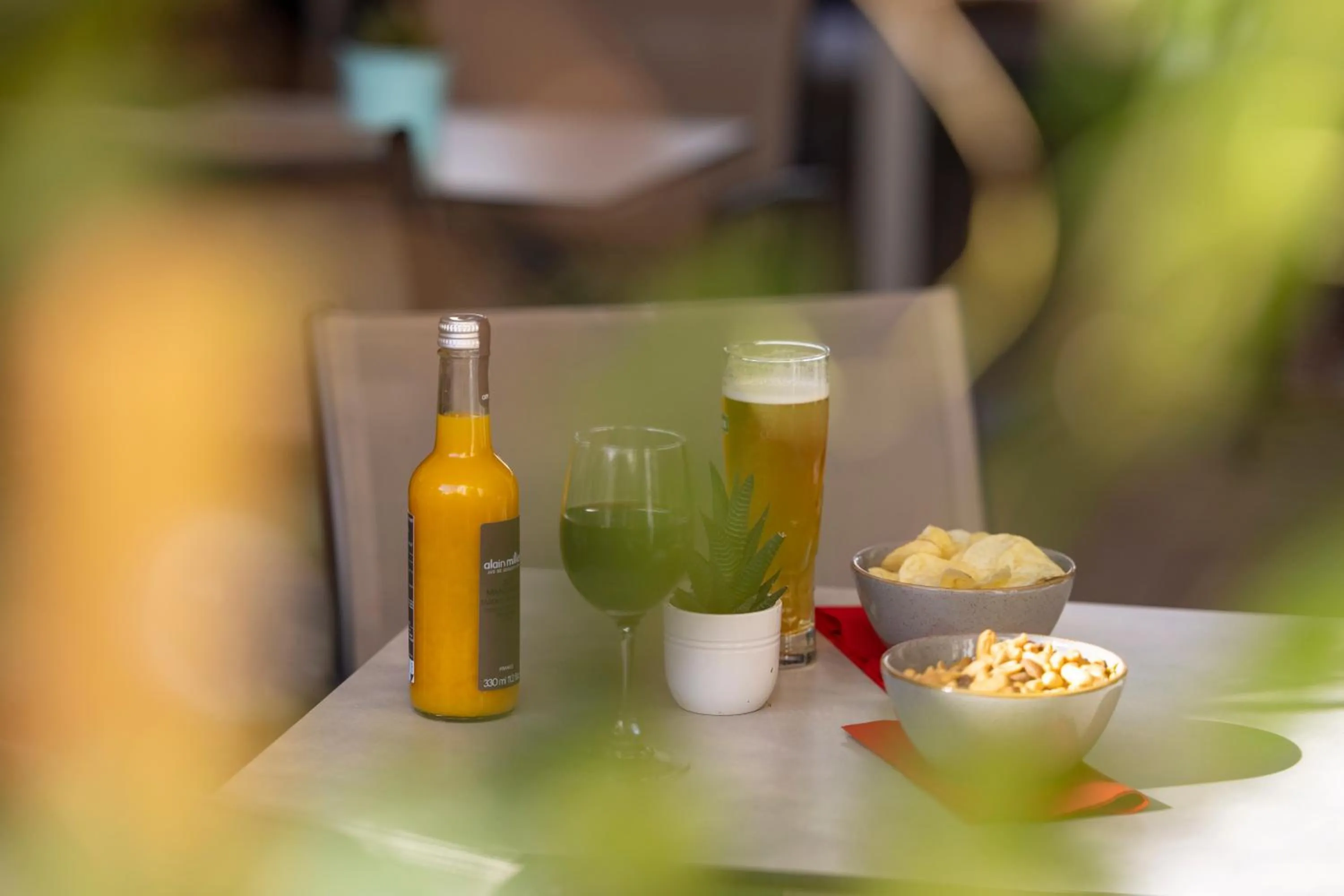 Patio in Novotel Suites Marseille Centre Euromed