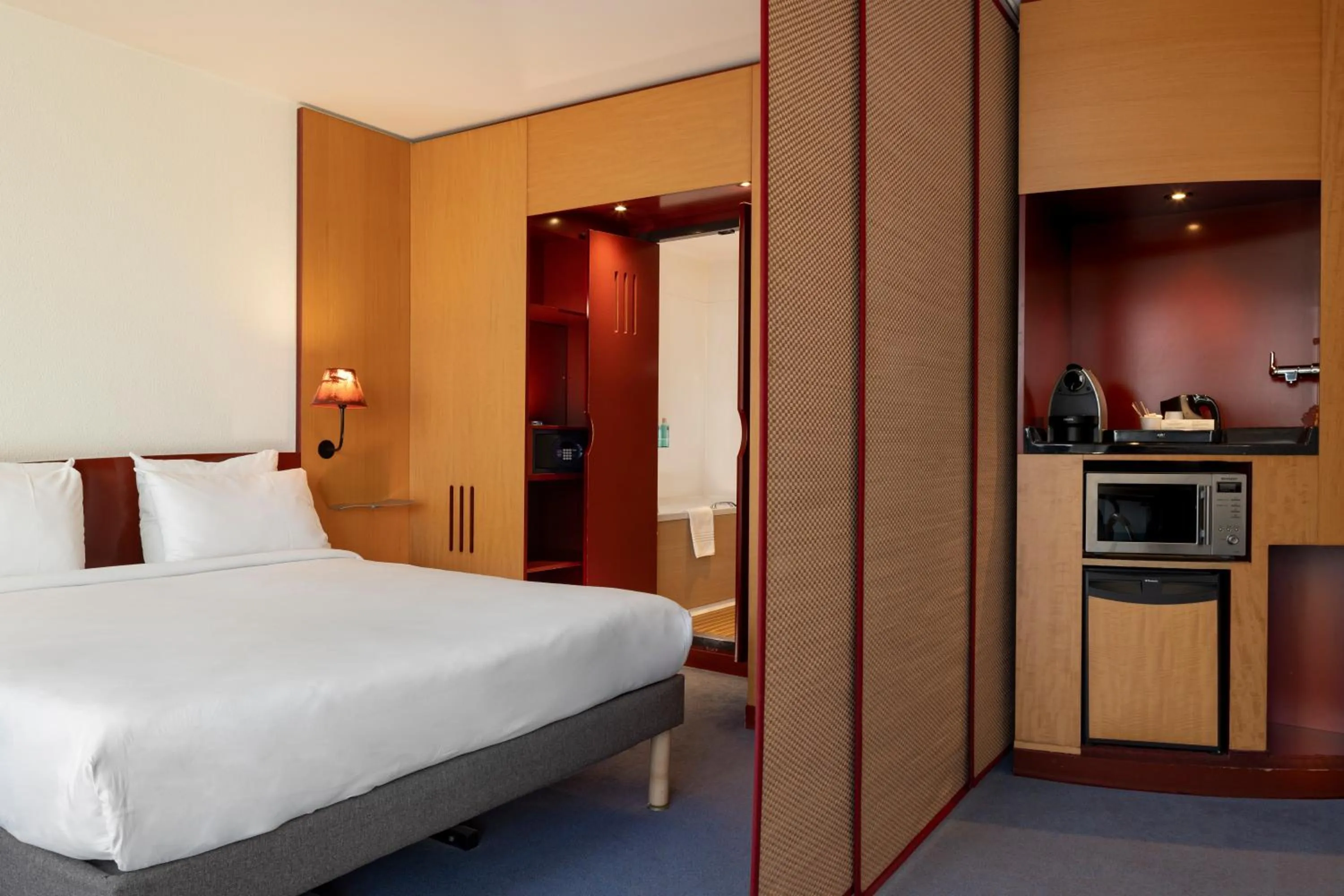 Bed in Novotel Suites Marseille Centre Euromed