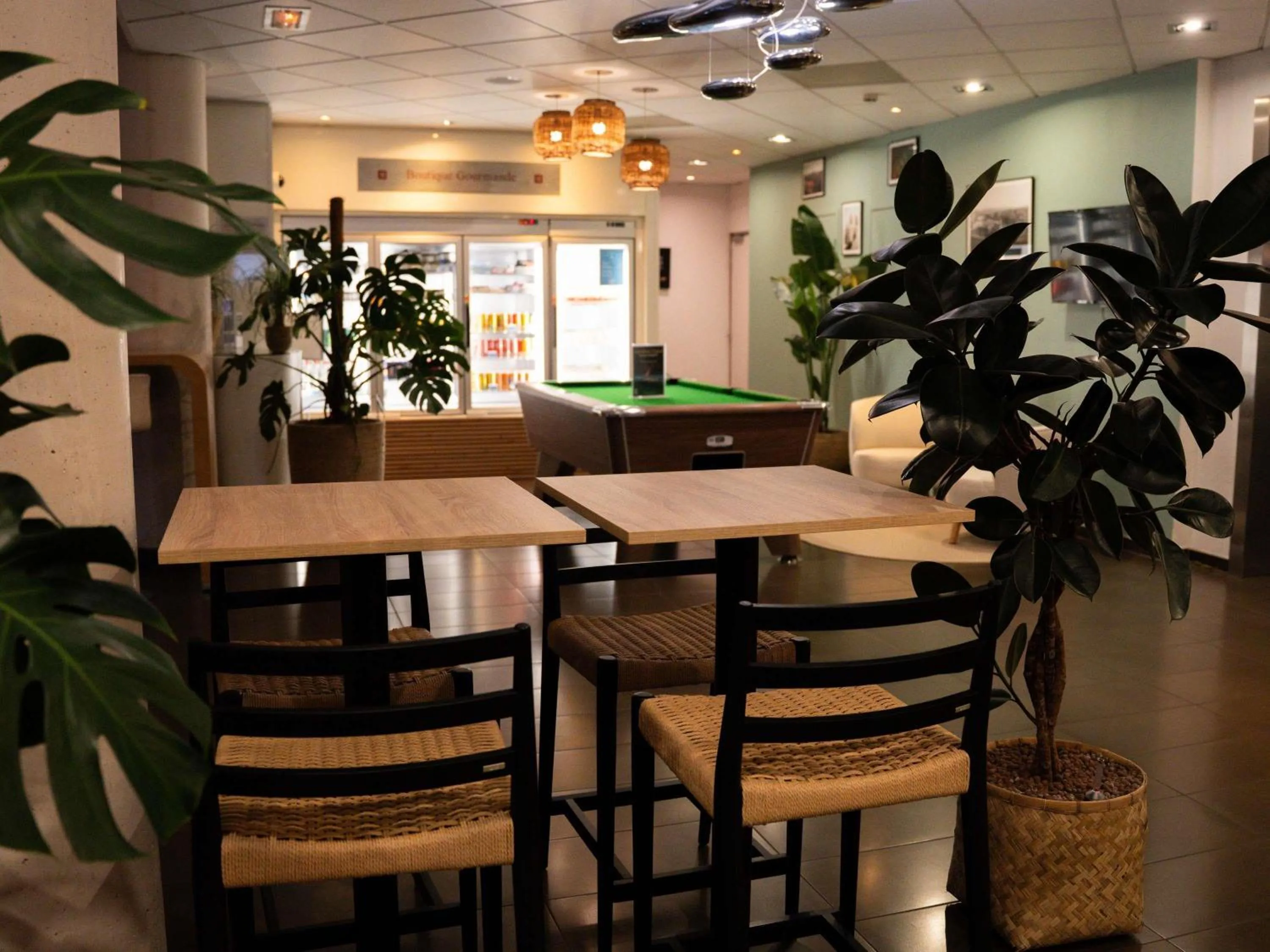 Lounge or bar in Novotel Suites Marseille Centre Euromed