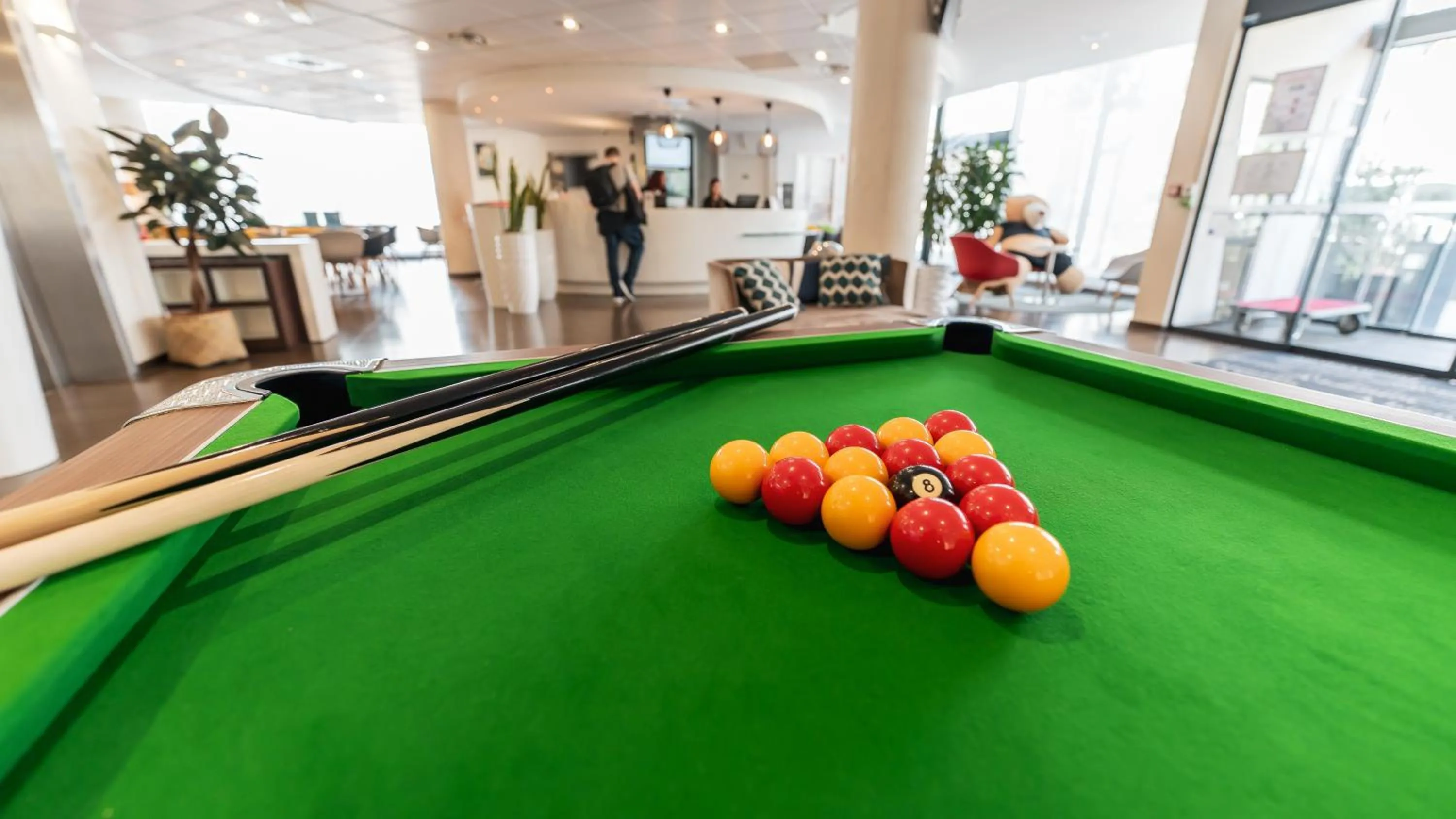 Billiard in Novotel Suites Marseille Centre Euromed