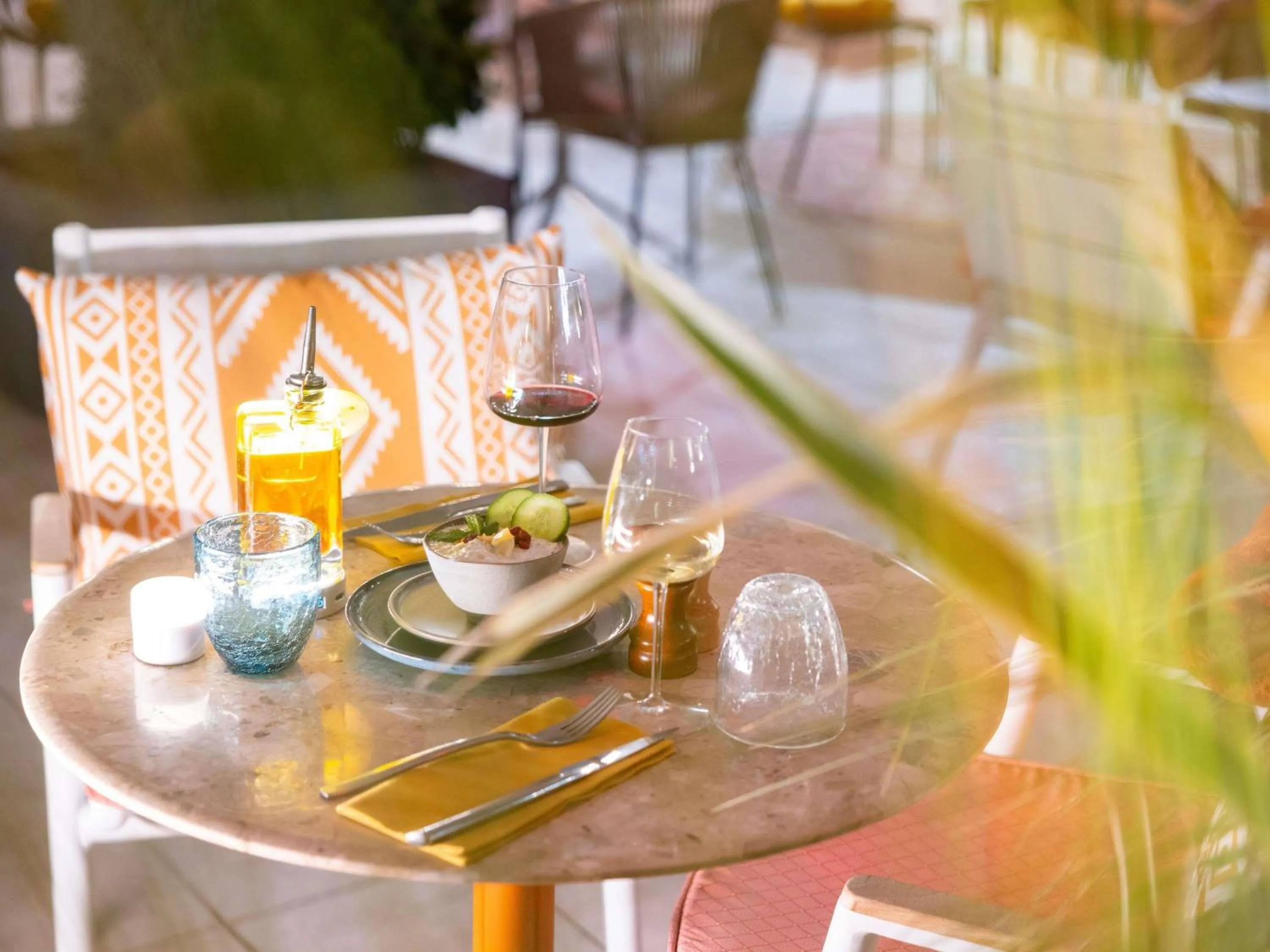 Restaurant/places to eat in Novotel Suites Marseille Centre Euromed