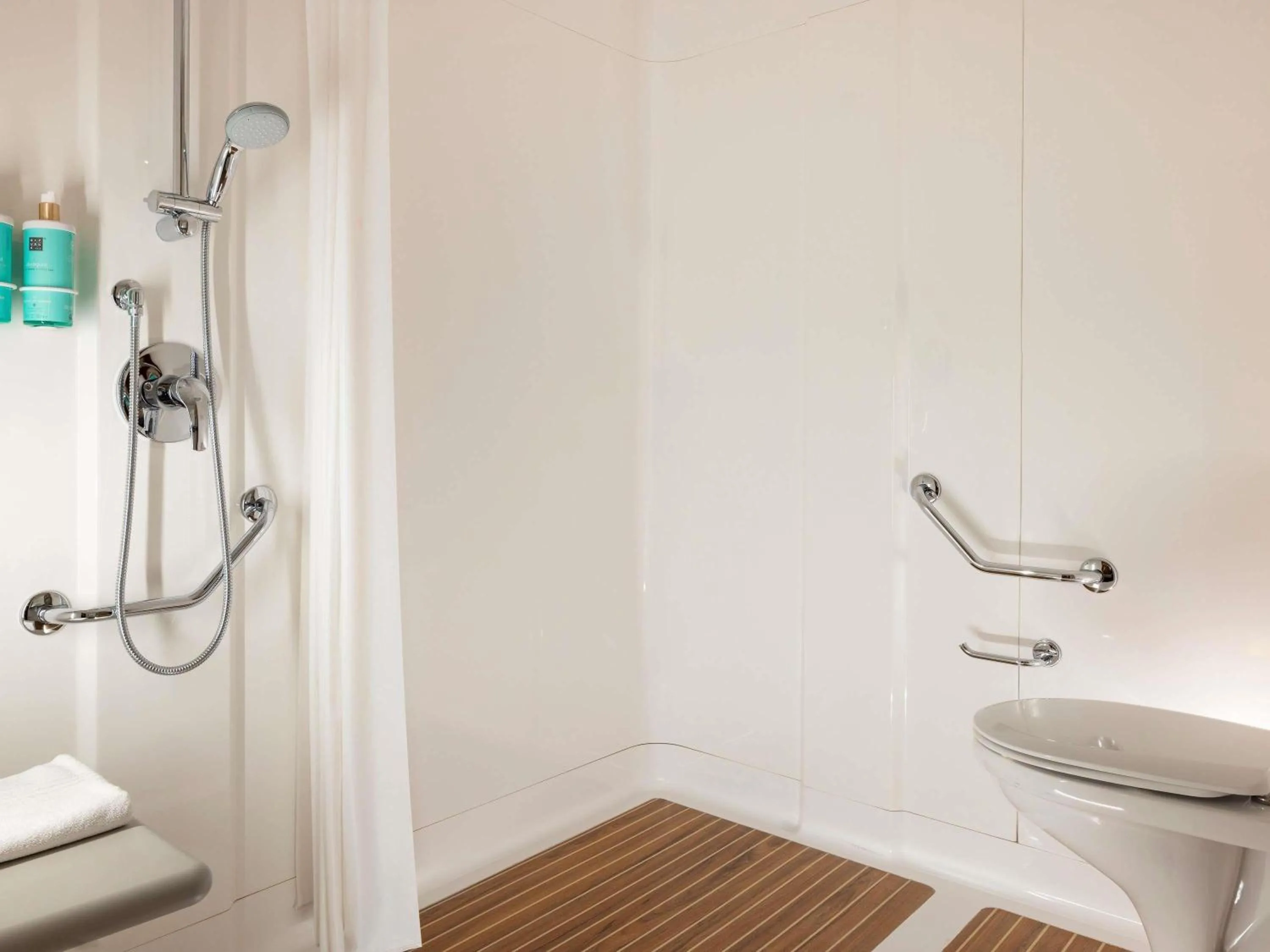 Bedroom in Novotel Suites Marseille Centre Euromed