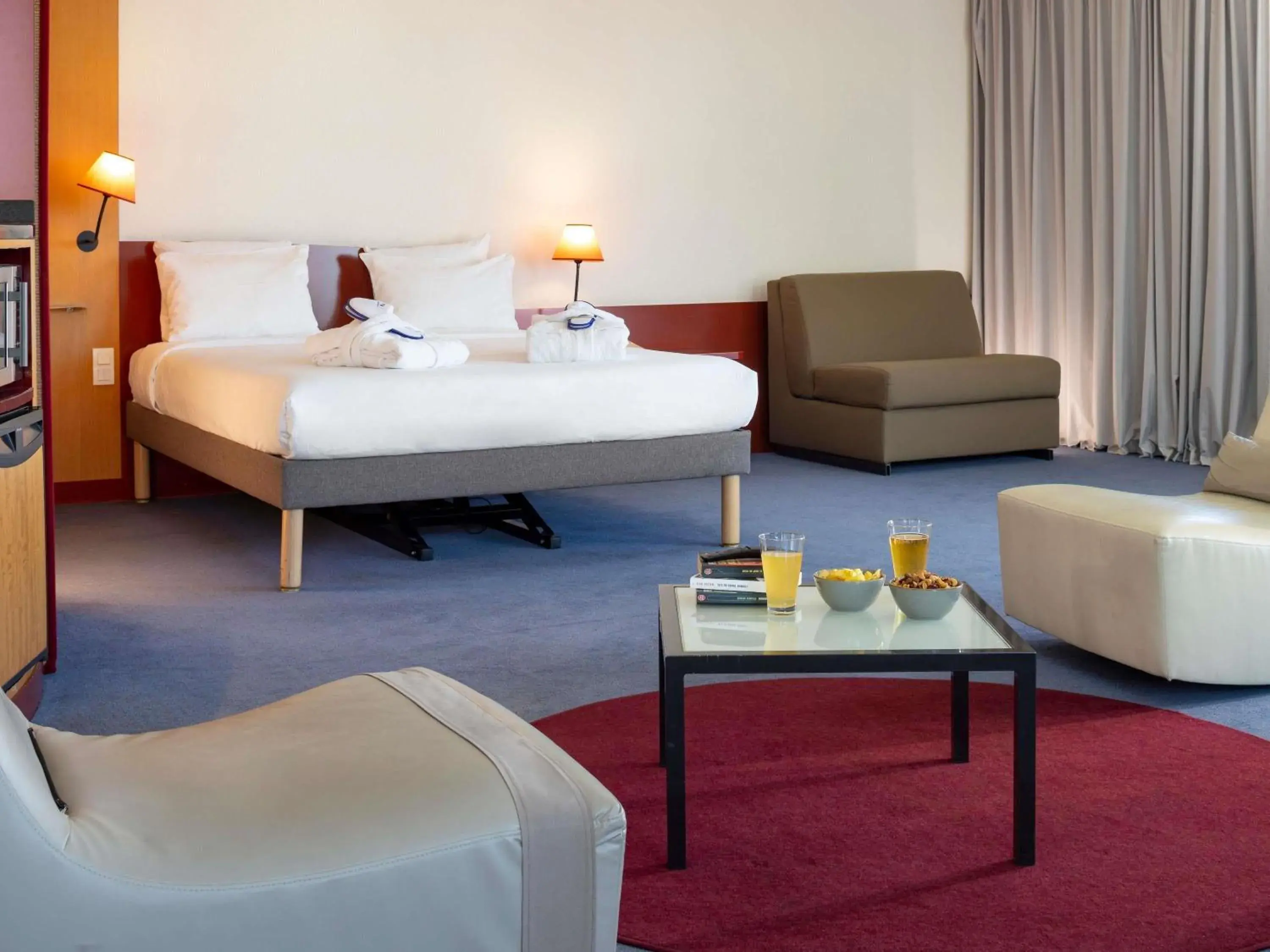 Executive Suite with Queen Bed and Extra Bed in Novotel Suites Marseille Centre Euromed Executive Suite with Queen Bed and Extra Bed in Novotel Suites Marseille Centre Euromed