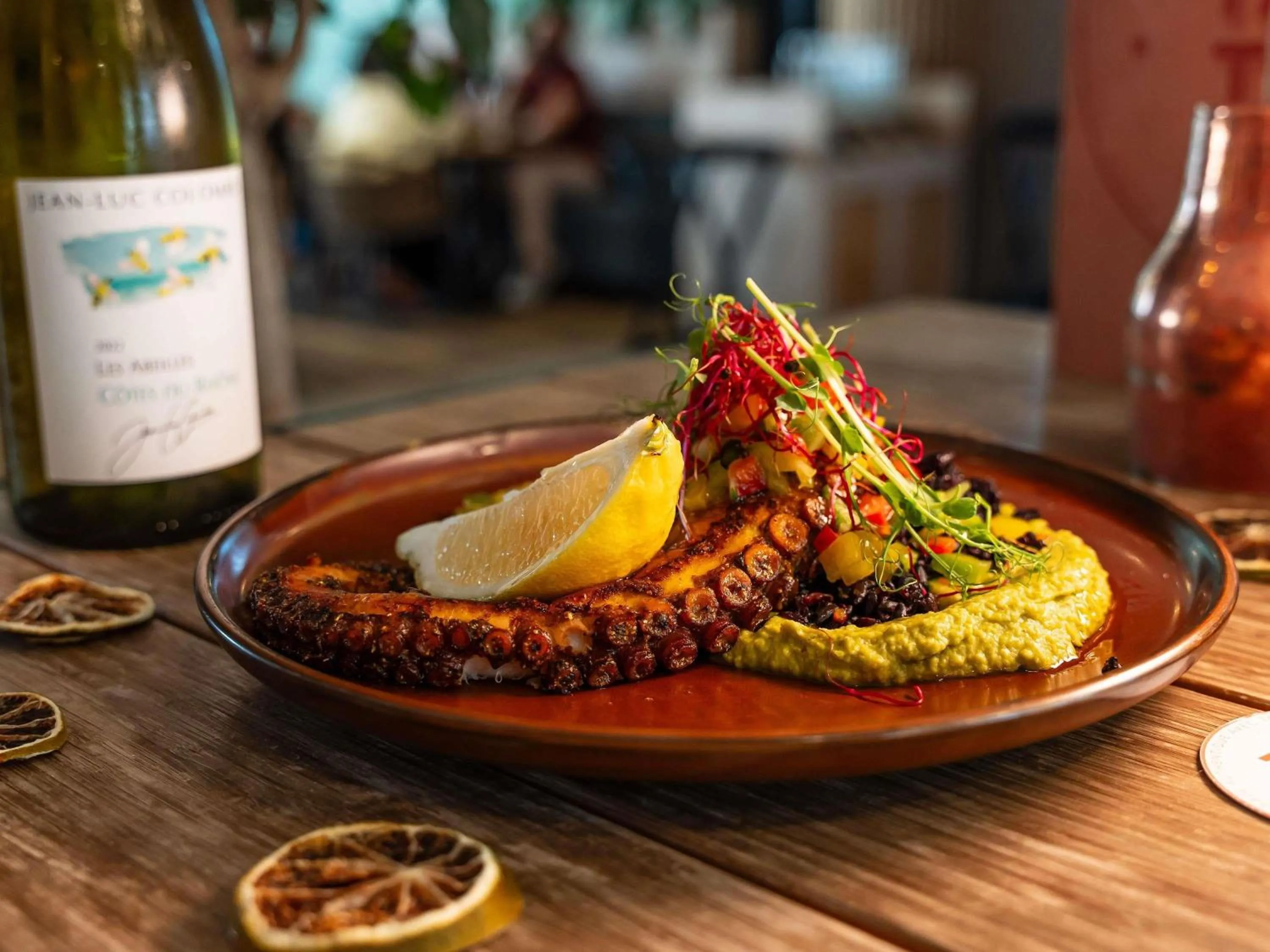 Restaurant/places to eat in Novotel Suites Marseille Centre Euromed