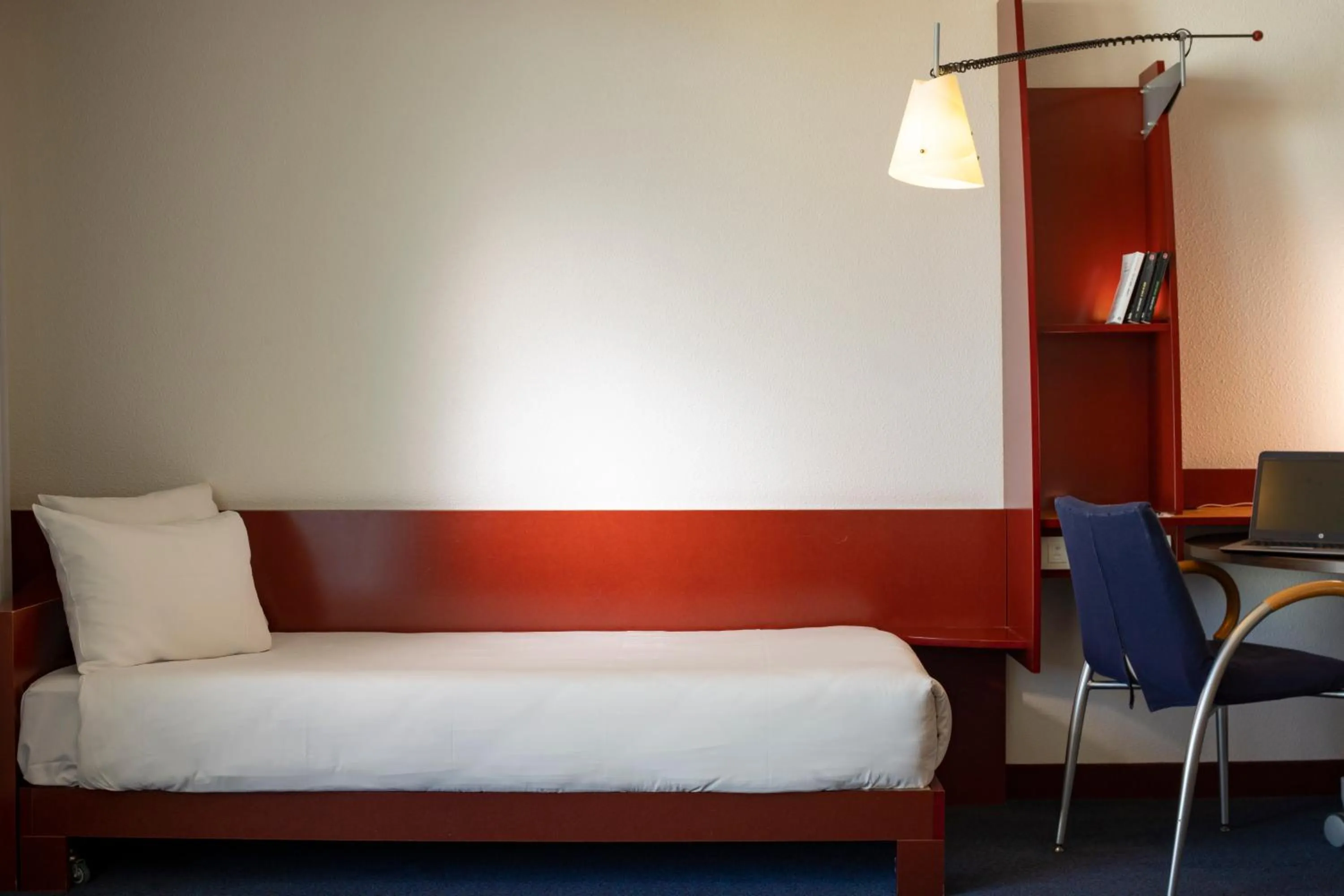 Bed in Novotel Suites Marseille Centre Euromed