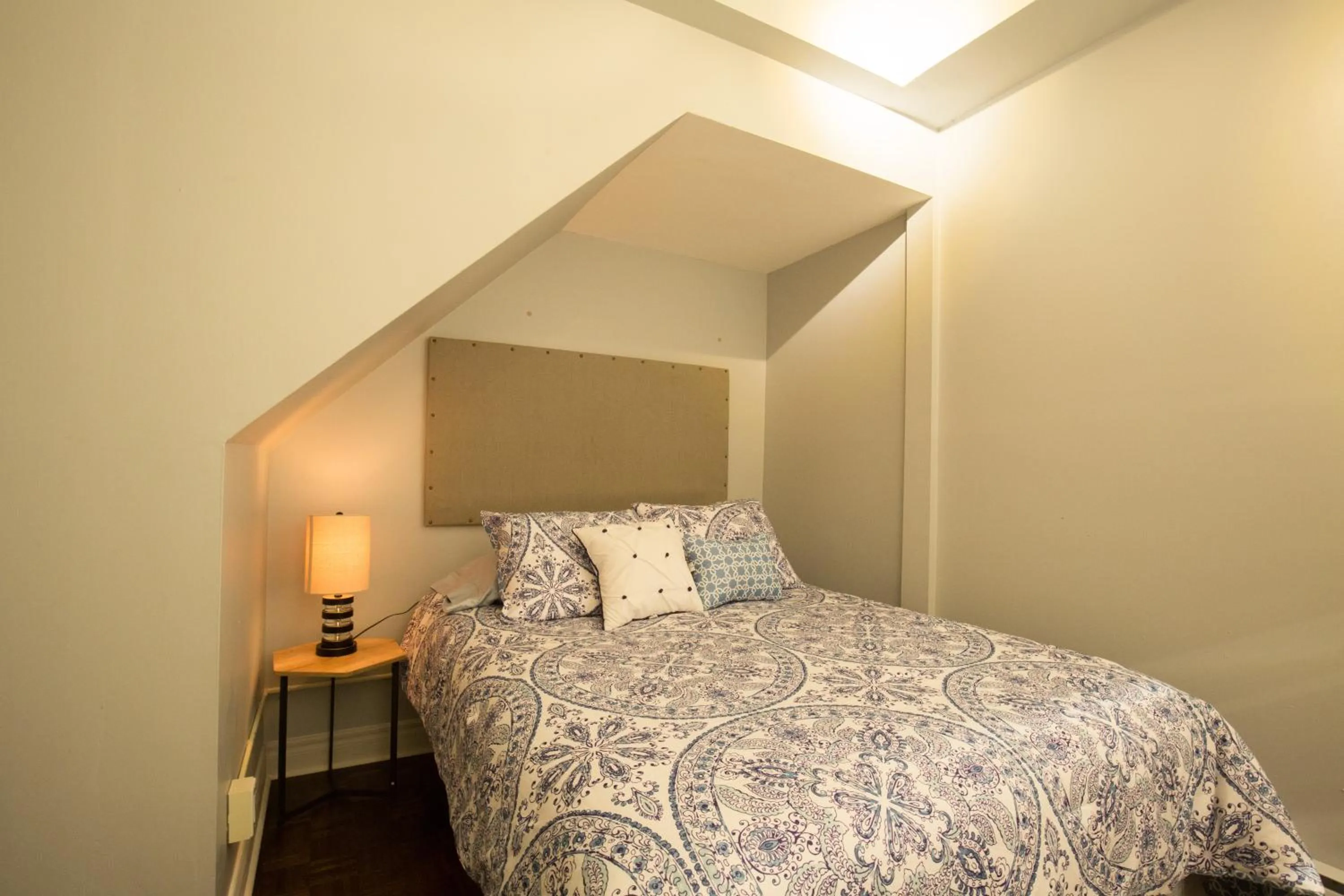 Bedroom, Bed in The Only Backpacker's Inn